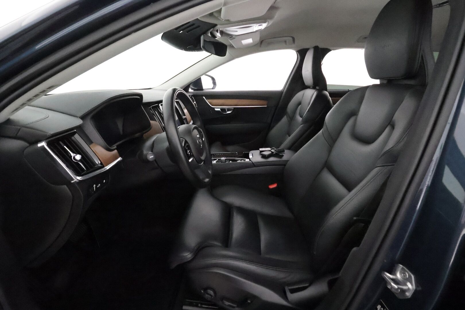 Volvo V90 2019 T8 AWD Inscription aut **Webasto / Koukku / Adapt.Vakkari / Full-LED / P.Kamera / Sporttipenkki Muistilla / Navi** - Suomi-auto / 2x Latauskaapelit / Kahdet Renkaat
