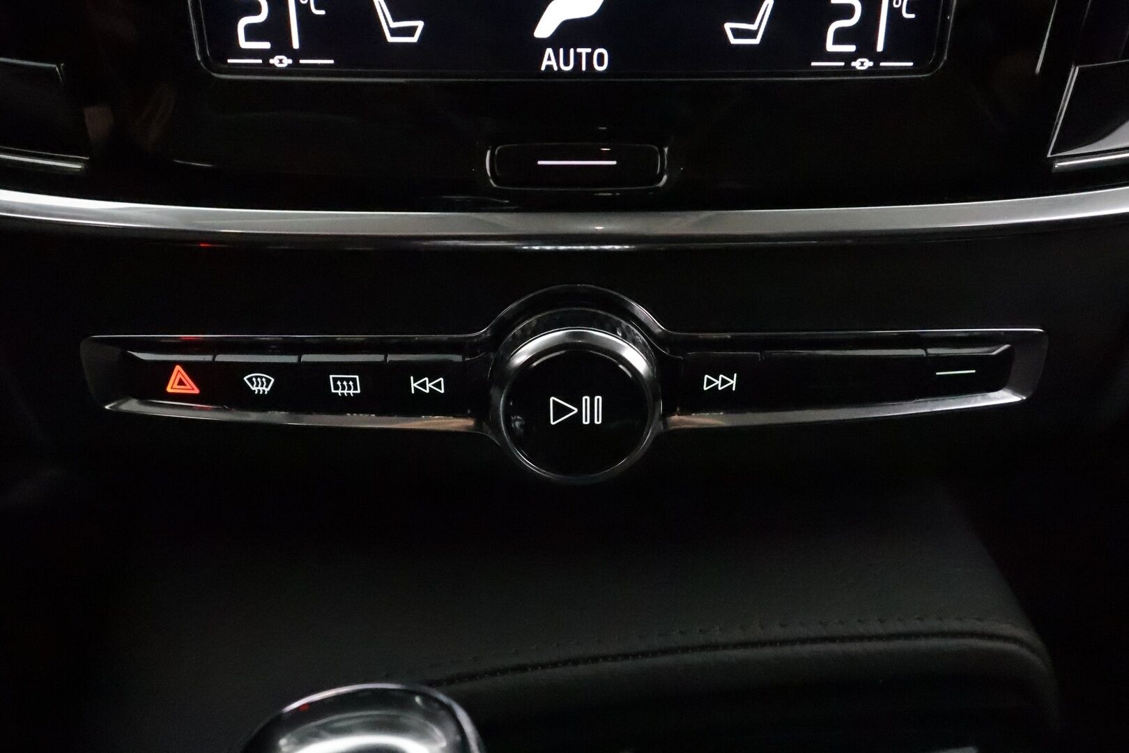 Volvo V90 2019 T8 AWD Inscription aut **Webasto / Koukku / Adapt.Vakkari / Full-LED / P.Kamera / Sporttipenkki Muistilla / Navi** - Suomi-auto / 2x Latauskaapelit / Kahdet Renkaat