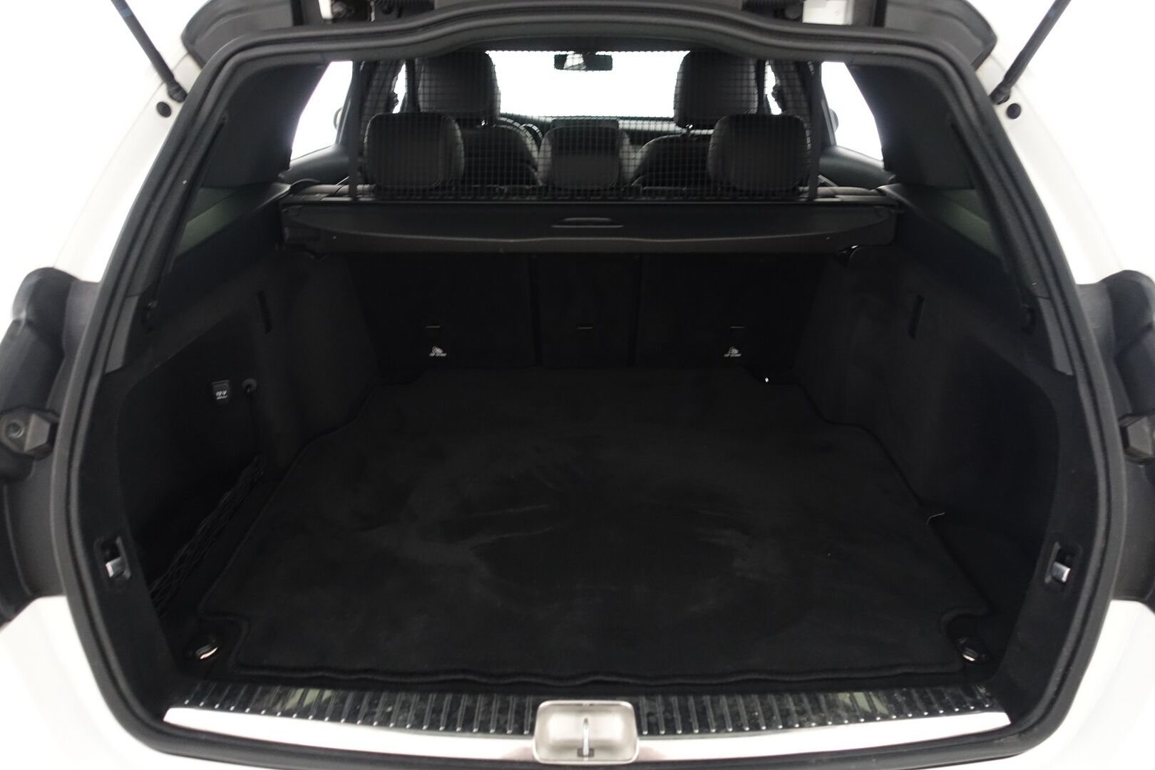 Mercedes-Benz C 2019 200 4Matic T A Business AMG - | AMG | Digimittaristo | P.Kamera | Nahkasisusta | Sporttipenkit | Lohko+Sisäp. | LED Performance | Navi | Sähkökontti | 2X Renkaat & Vanteet |