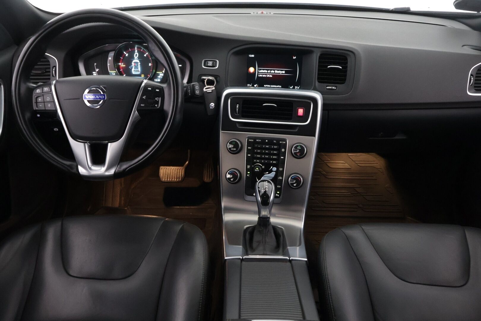 Volvo V60 2014 D4 Summum aut ** VOC / Webasto / Koukku / Kattoluukku / Muistipenkki / Bi-Xenon