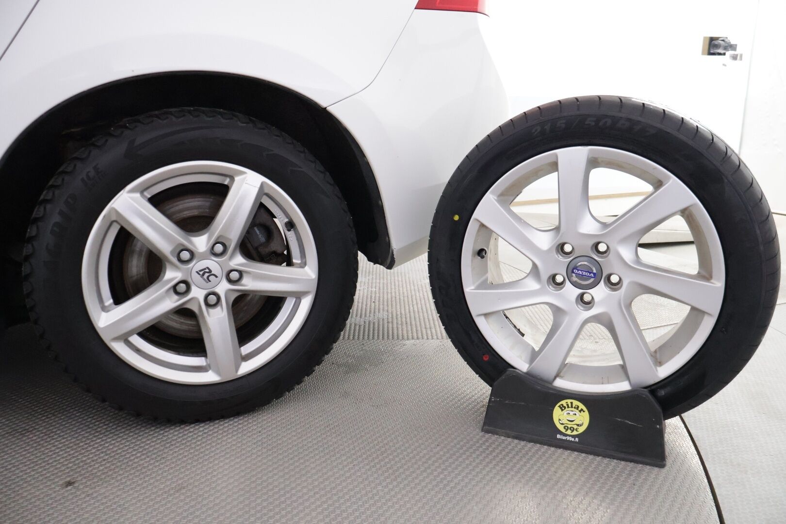 Volvo V60 2014 D4 Summum aut ** VOC / Webasto / Koukku / Kattoluukku / Muistipenkki / Bi-Xenon