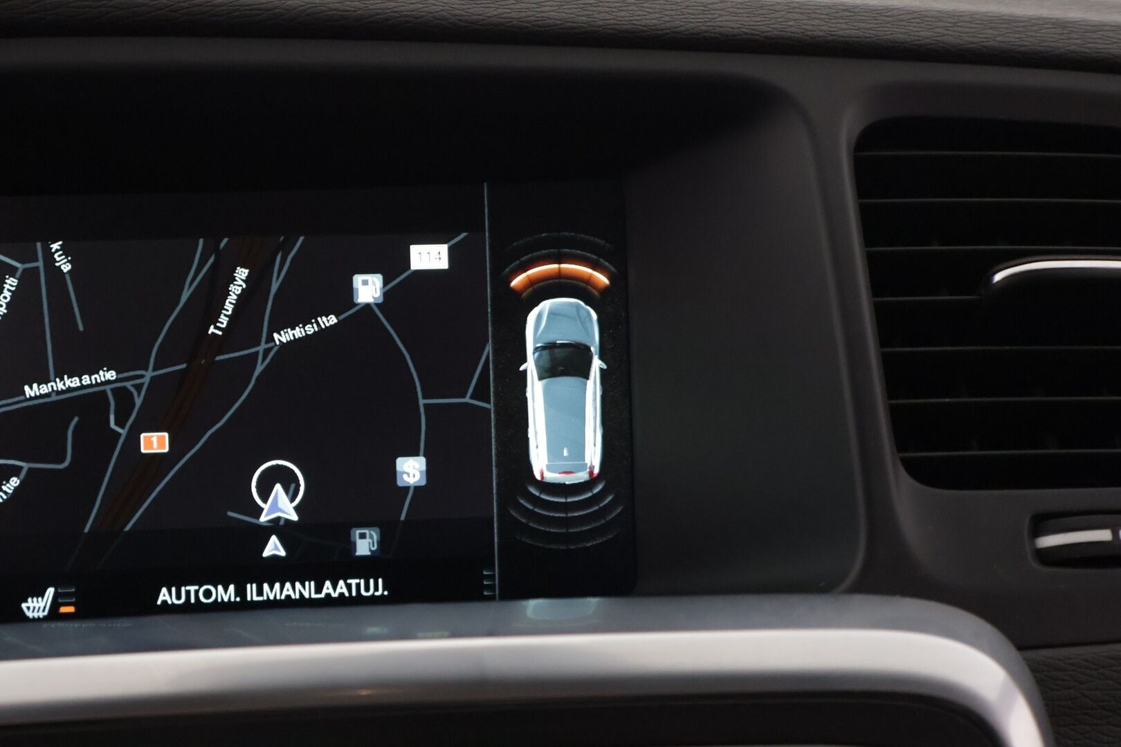 Volvo V60 2014 D4 Summum aut ** VOC / Webasto / Koukku / Kattoluukku / Muistipenkki / Bi-Xenon