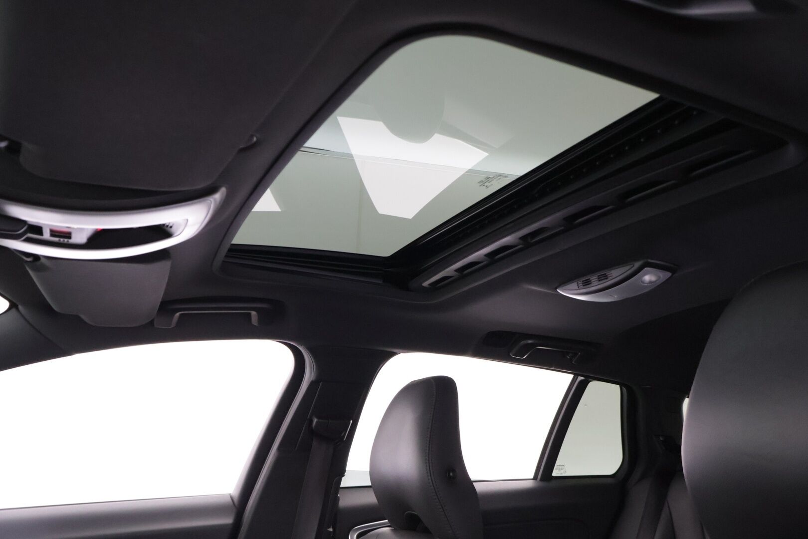 Volvo V60 2014 D4 Summum aut ** VOC / Webasto / Koukku / Kattoluukku / Muistipenkki / Bi-Xenon