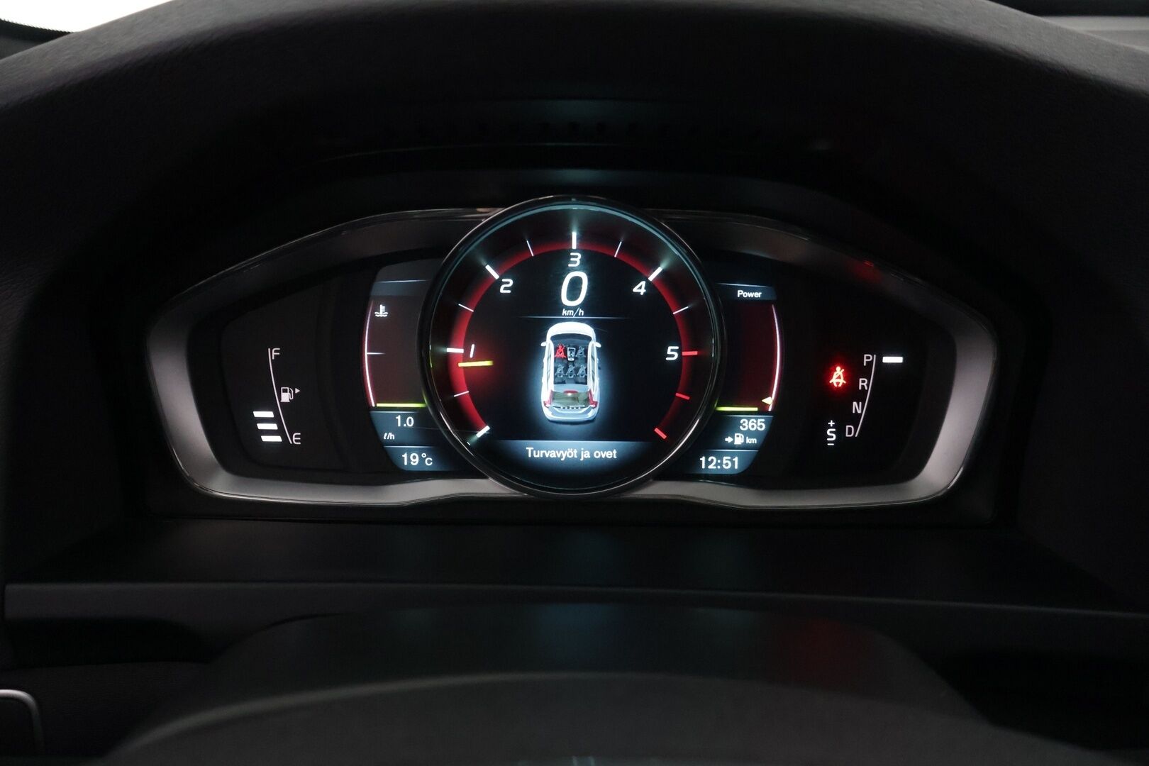 Volvo V60 2014 D4 Summum aut ** VOC / Webasto / Koukku / Kattoluukku / Muistipenkki / Bi-Xenon