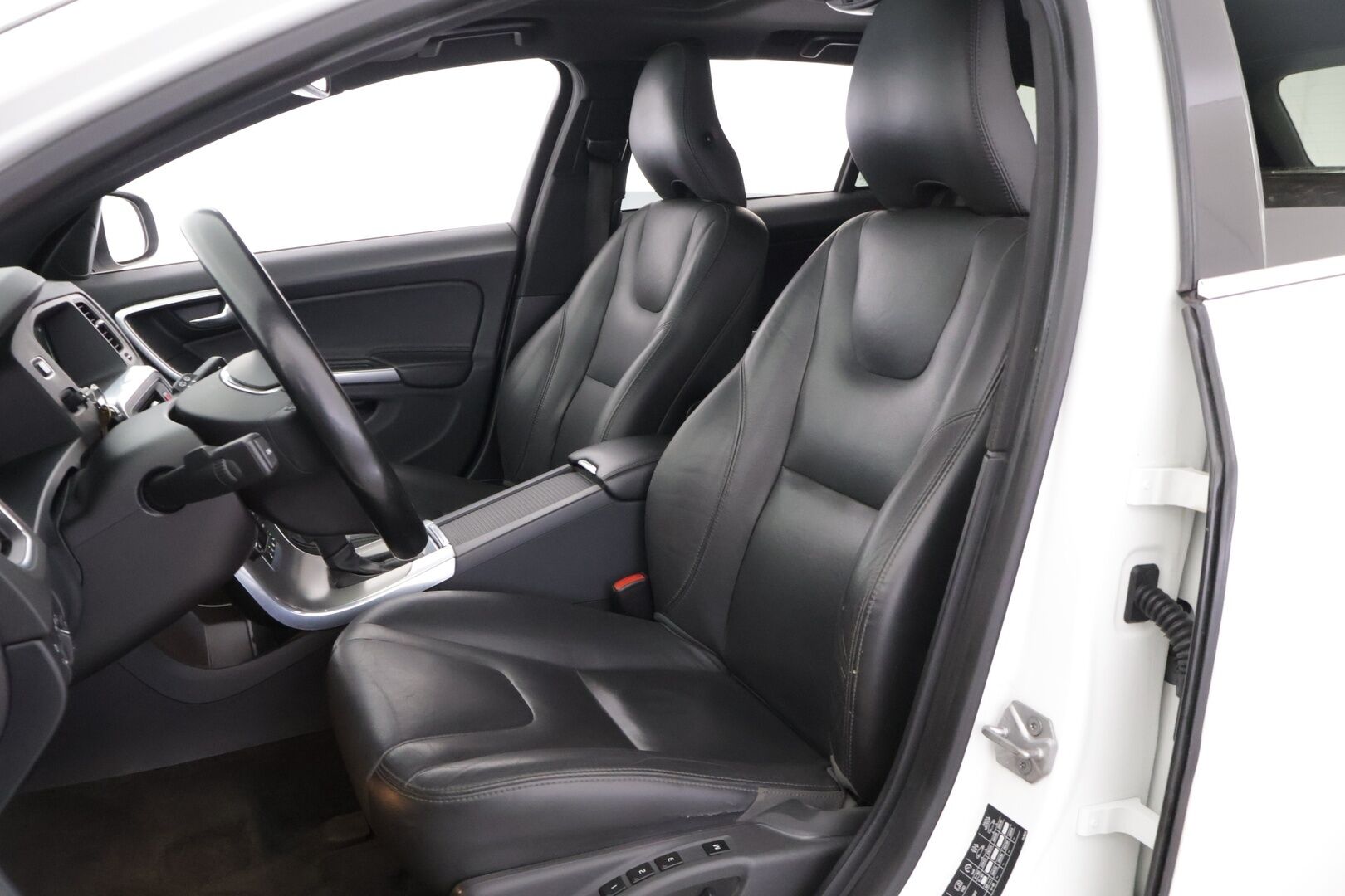 Volvo V60 2014 D4 Summum aut ** VOC / Webasto / Koukku / Kattoluukku / Muistipenkki / Bi-Xenon