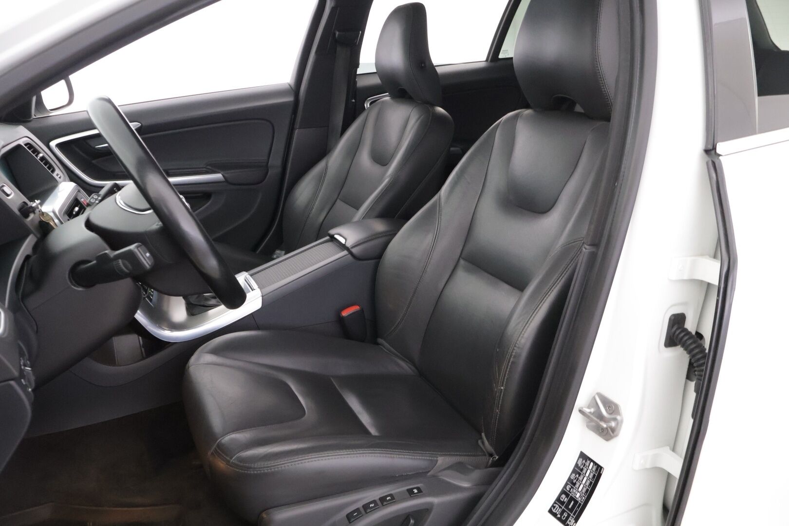 Volvo V60 2014 D4 Summum aut ** VOC / Webasto / Koukku / Kattoluukku / Muistipenkki / Bi-Xenon