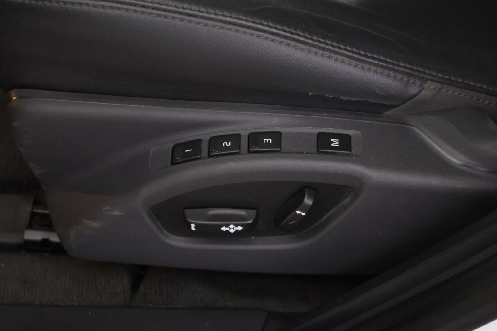 Volvo V60 2014 D4 Summum aut ** VOC / Webasto / Koukku / Kattoluukku / Muistipenkki / Bi-Xenon