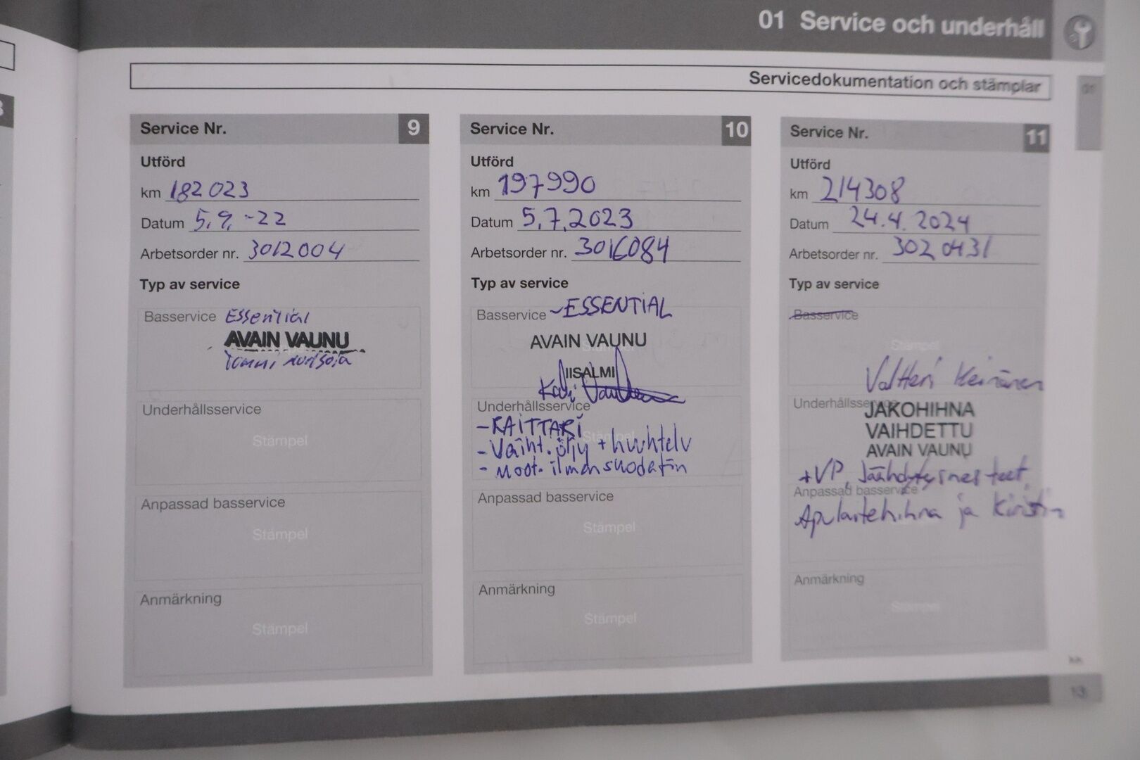 Volvo V60 2014 D4 Summum aut ** VOC / Webasto / Koukku / Kattoluukku / Muistipenkki / Bi-Xenon