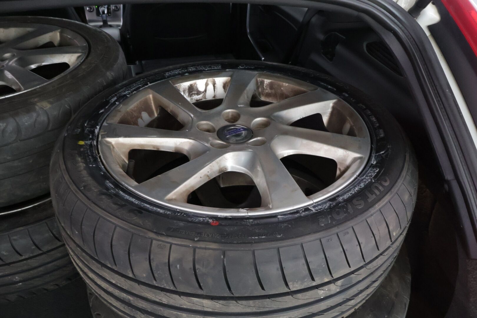 Volvo V60 2014 D4 Summum aut ** VOC / Webasto / Koukku / Kattoluukku / Muistipenkki / Bi-Xenon