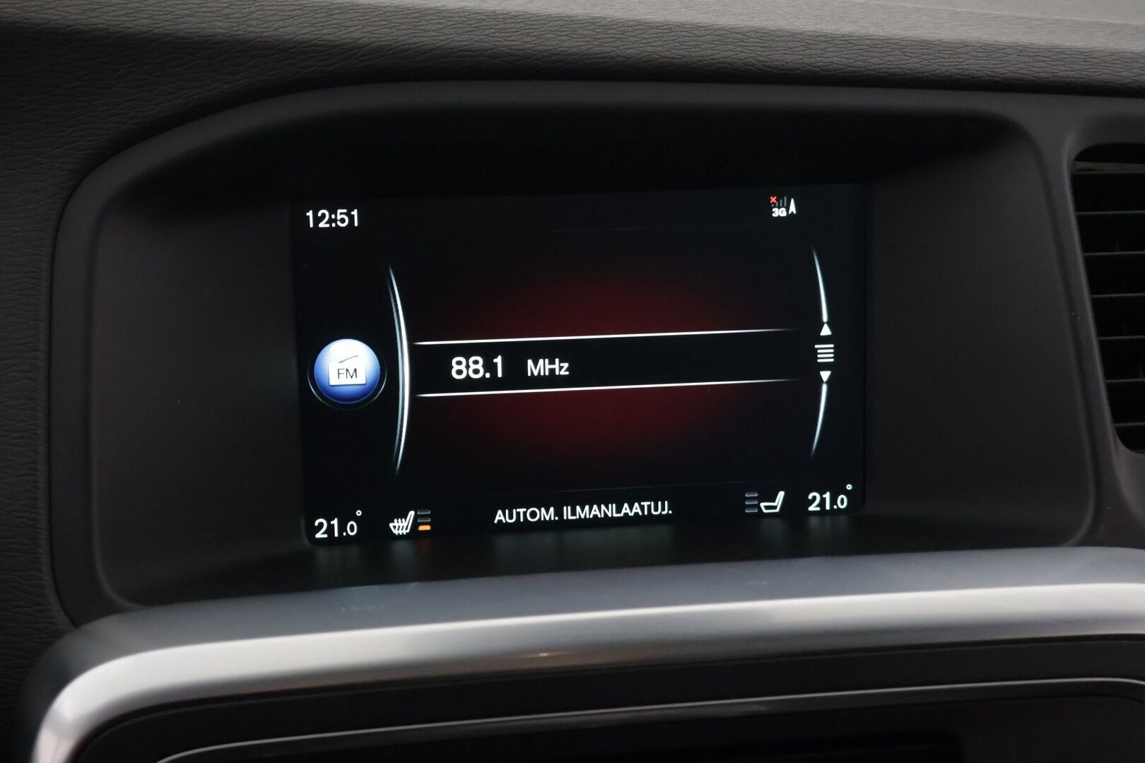 Volvo V60 2014 D4 Summum aut ** VOC / Webasto / Koukku / Kattoluukku / Muistipenkki / Bi-Xenon