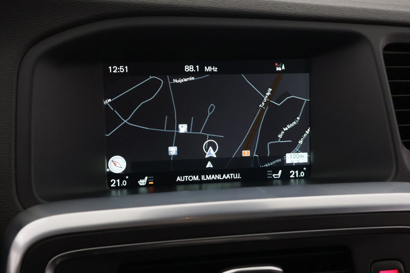 Volvo V60 2014 D4 Summum aut ** VOC / Webasto / Koukku / Kattoluukku / Muistipenkki / Bi-Xenon