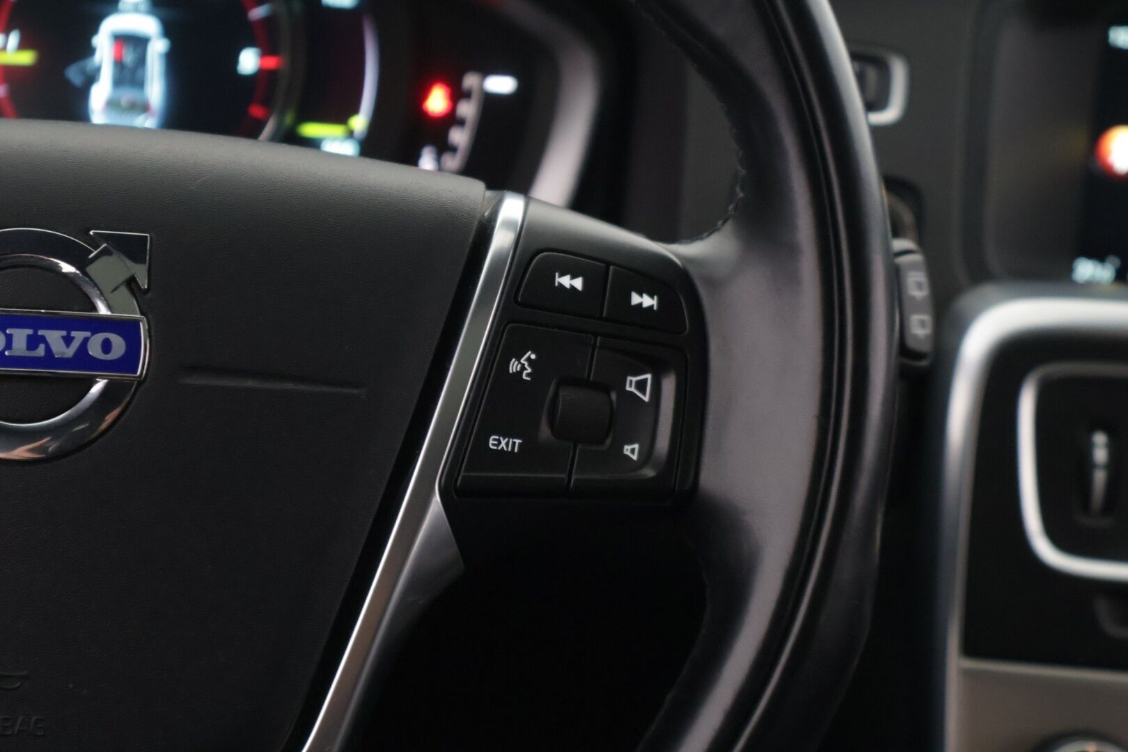 Volvo V60 2014 D4 Summum aut ** VOC / Webasto / Koukku / Kattoluukku / Muistipenkki / Bi-Xenon