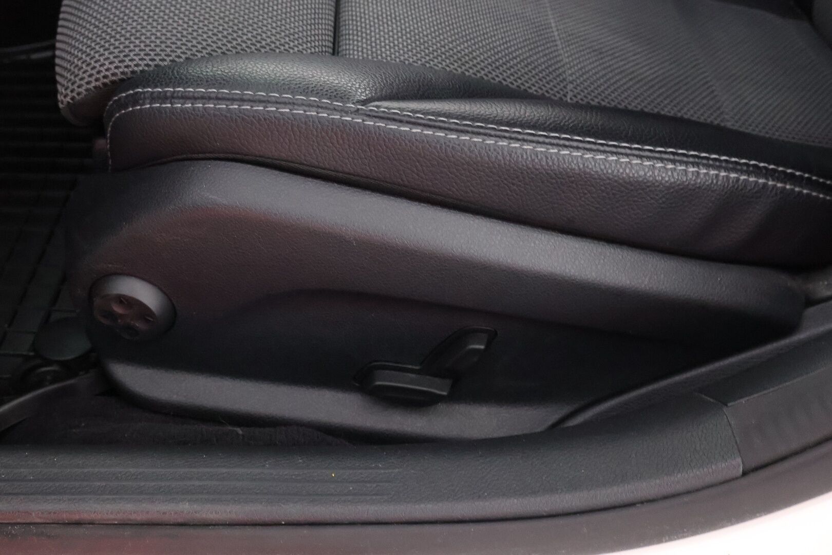 Mercedes-Benz C 2018 350 e T A Premium Business - YritysOutlet - Myydään vain yrityksille - – Tämä auto myydään YritysOutlet -valikoimasta vain yritykselle