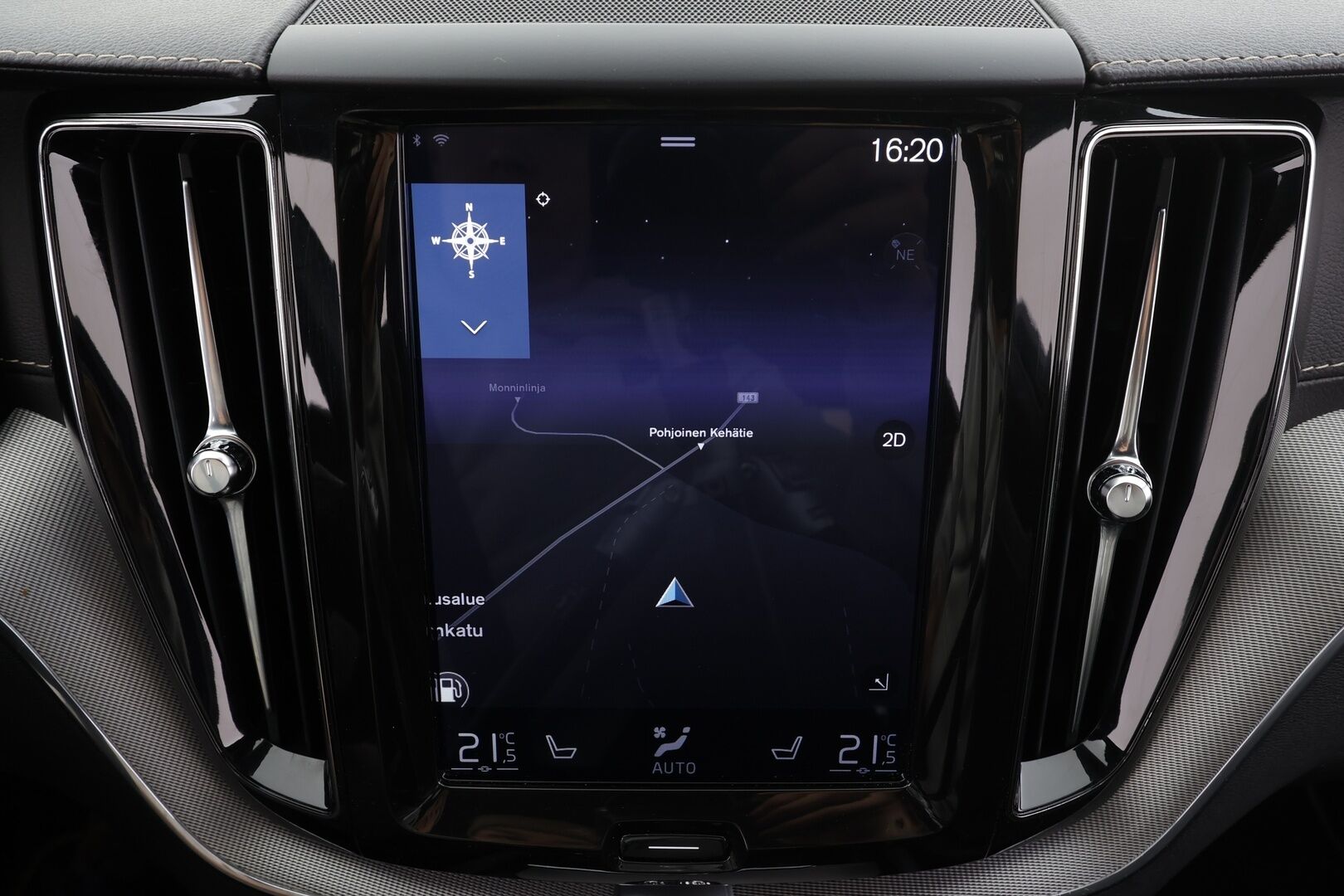 Volvo XC60 2019 D5 AWD R-Design aut * Webasto / Adapt.Vakkari / Koukku / Full LED / Muistipenkki / Nahka-Alcantara / BLIS / Sensus Navi - Suomi-auto / Kahdet renkaat aluvanteilla / Merkkihuollettu - HULLUT JOULUT KORKOTARJOUS 2,49% 