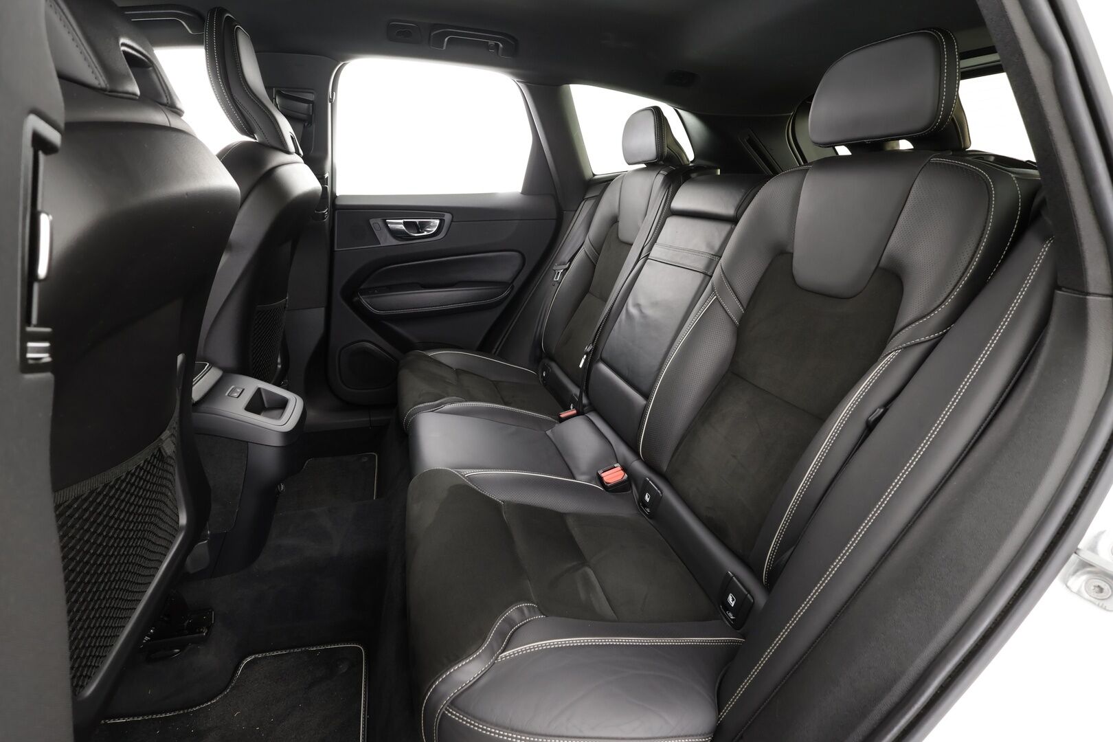 Volvo XC60 2019 D5 AWD R-Design aut * Webasto / Adapt.Vakkari / Koukku / Full LED / Muistipenkki / Nahka-Alcantara / BLIS / Sensus Navi - Suomi-auto / Kahdet renkaat aluvanteilla / Merkkihuollettu - HULLUT JOULUT KORKOTARJOUS 2,49% 