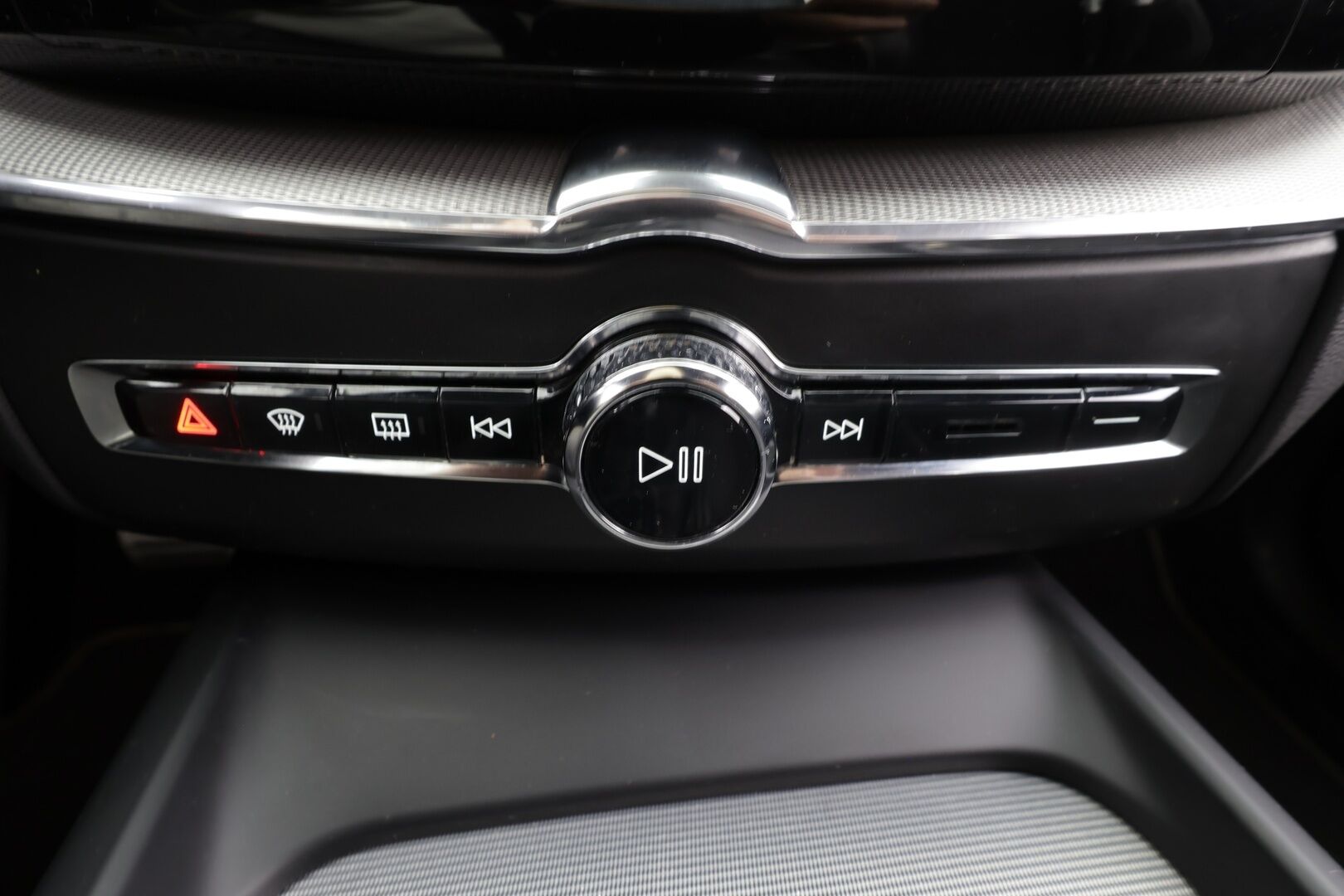 Volvo XC60 2019 D5 AWD R-Design aut * Webasto / Adapt.Vakkari / Koukku / Full LED / Muistipenkki / Nahka-Alcantara / BLIS / Sensus Navi - Suomi-auto / Kahdet renkaat aluvanteilla / Merkkihuollettu