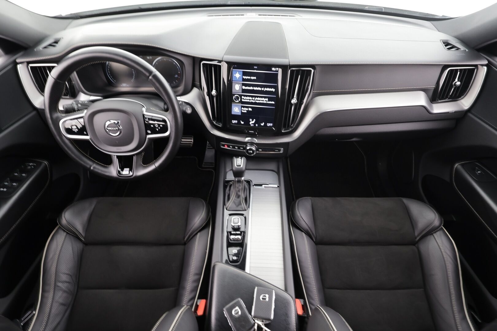 Volvo XC60 2019 D5 AWD R-Design aut * Webasto / Adapt.Vakkari / Koukku / Full LED / Muistipenkki / Nahka-Alcantara / BLIS / Sensus Navi - Suomi-auto / Kahdet renkaat aluvanteilla / Merkkihuollettu - HULLUT JOULUT KORKOTARJOUS 2,49% 