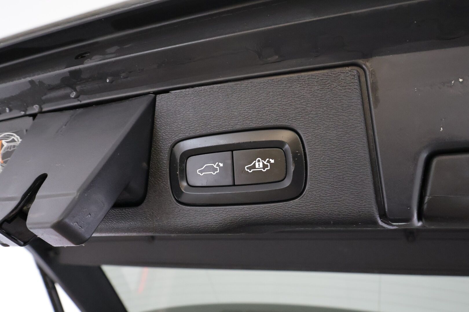 Volvo XC60 2019 D5 AWD R-Design aut * Webasto / Adapt.Vakkari / Koukku / Full LED / Muistipenkki / Nahka-Alcantara / BLIS / Sensus Navi - Suomi-auto / Kahdet renkaat aluvanteilla / Merkkihuollettu