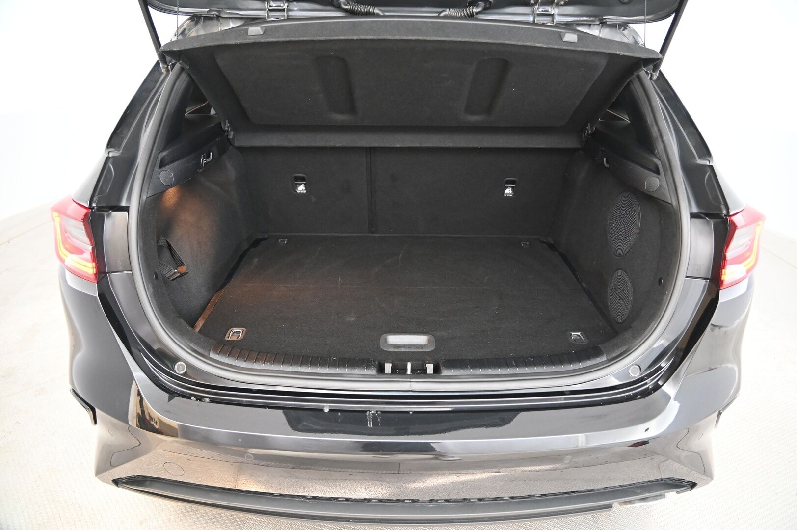 Kia Ceed 2018 1,4 T-GDI ISG 140hv Business Premium 5D DCT A/T EcoDynamics  *Adapt.Vakkari/  JBL/  Kamera/  Appconnect/ BLIS* - Merkkihuollettu/ 2x renkaat ja vanteet / Huollettu 01/2025