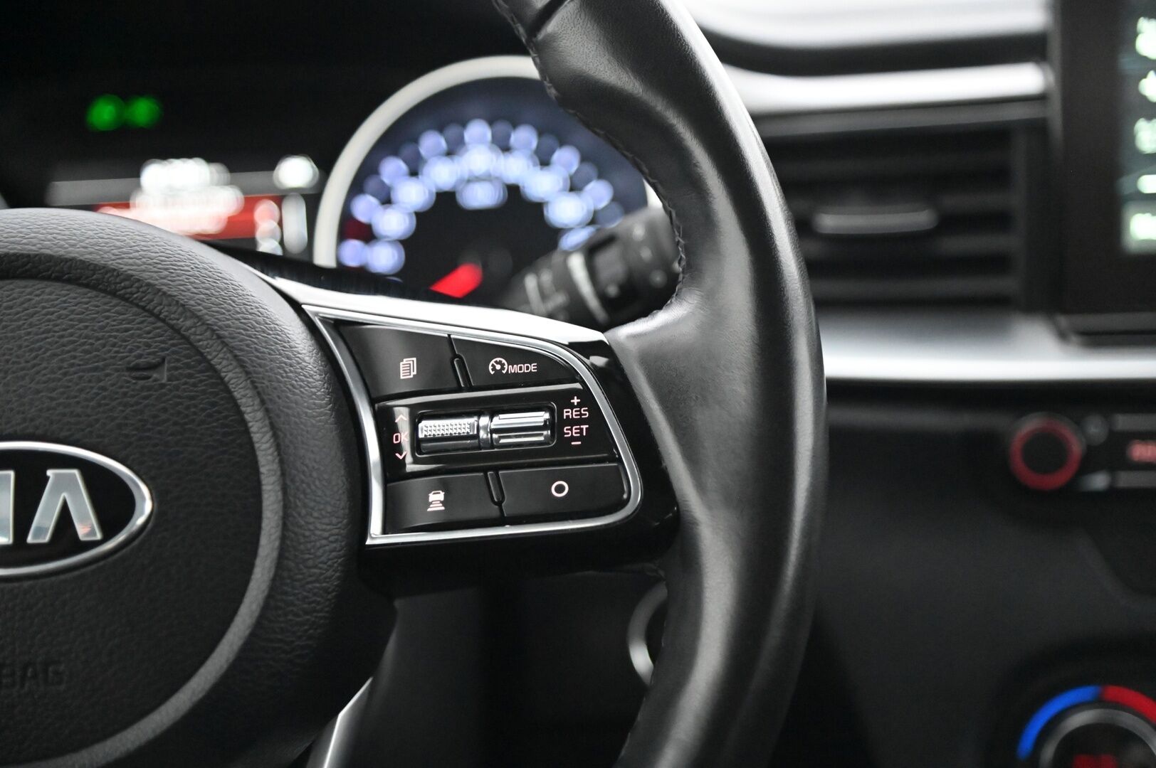 Kia Ceed 2018 1,4 T-GDI ISG 140hv Business Premium 5D DCT A/T EcoDynamics  *Adapt.Vakkari/  JBL/  Kamera/  Appconnect/ BLIS* - Merkkihuollettu/ 2x renkaat ja vanteet / Huollettu 01/2025