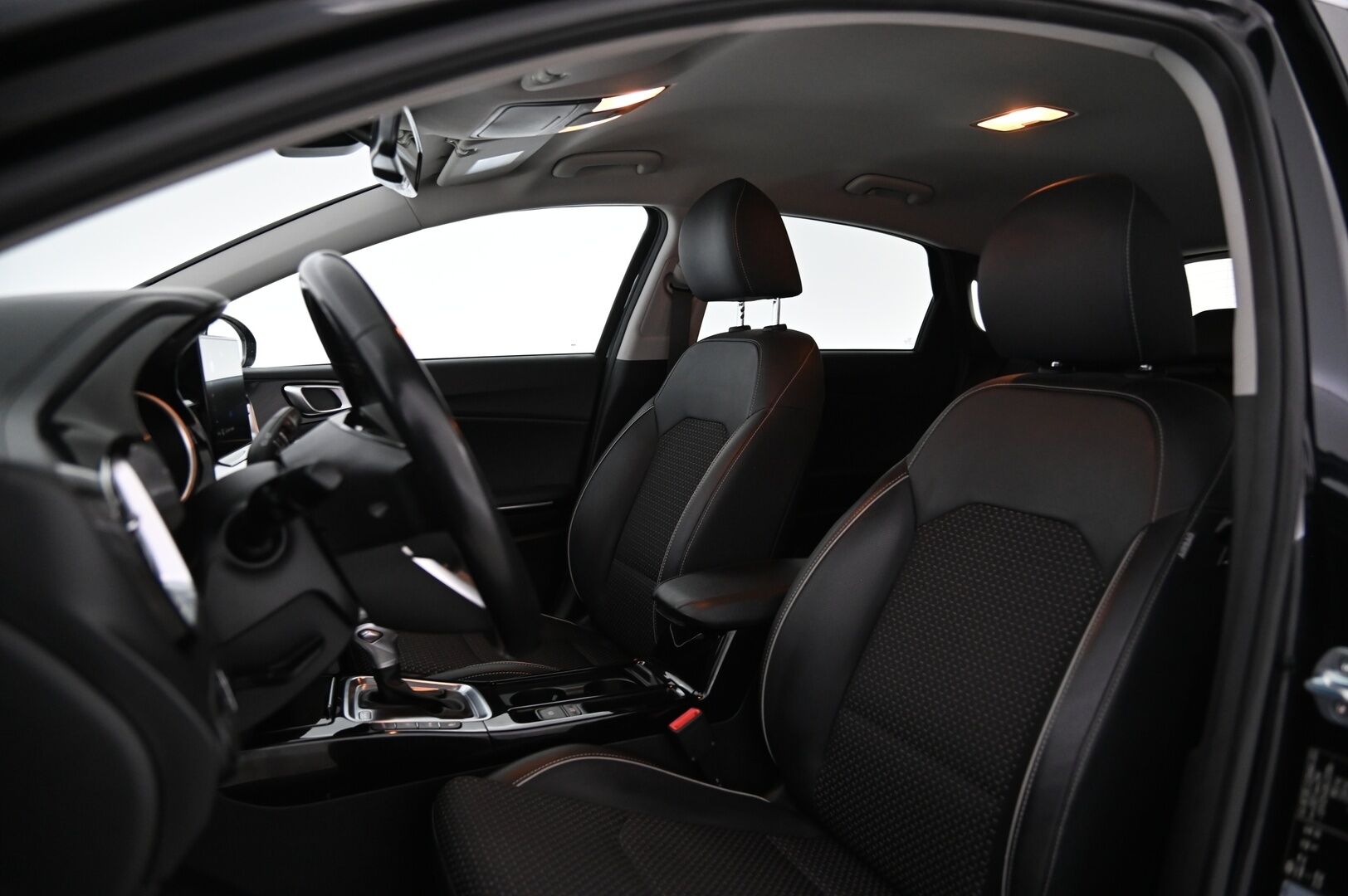 Kia Ceed 2018 1,4 T-GDI ISG 140hv Business Premium 5D DCT A/T EcoDynamics  *Adapt.Vakkari/  JBL/  Kamera/  Appconnect/ BLIS* - Merkkihuollettu/ 2x renkaat ja vanteet / Huollettu 01/2025