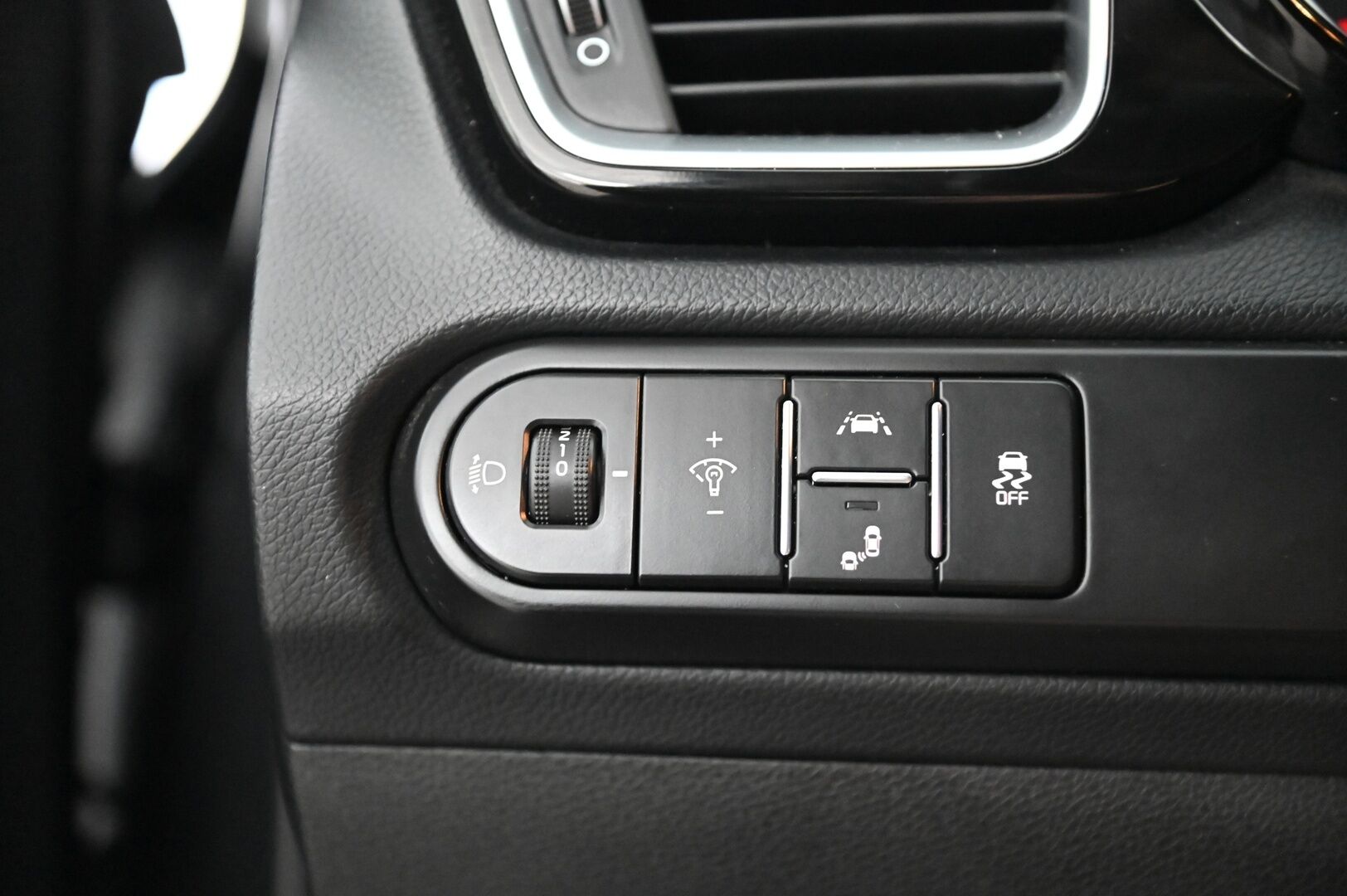Kia Ceed 2018 1,4 T-GDI ISG 140hv Business Premium 5D DCT A/T EcoDynamics  *Adapt.Vakkari/  JBL/  Kamera/  Appconnect/ BLIS* - Merkkihuollettu/ 2x renkaat ja vanteet / Huollettu 01/2025