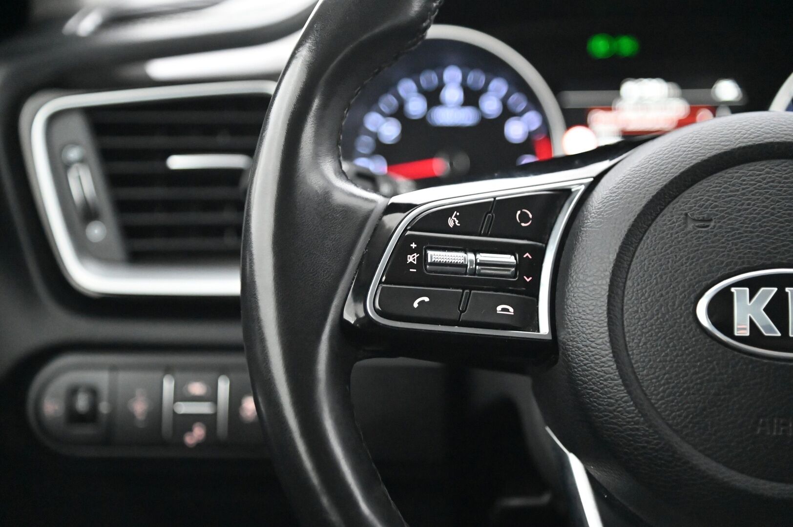 Kia Ceed 2018 1,4 T-GDI ISG 140hv Business Premium 5D DCT A/T EcoDynamics  *Adapt.Vakkari/  JBL/  Kamera/  Appconnect/ BLIS* - Merkkihuollettu/ 2x renkaat ja vanteet / Huollettu 01/2025