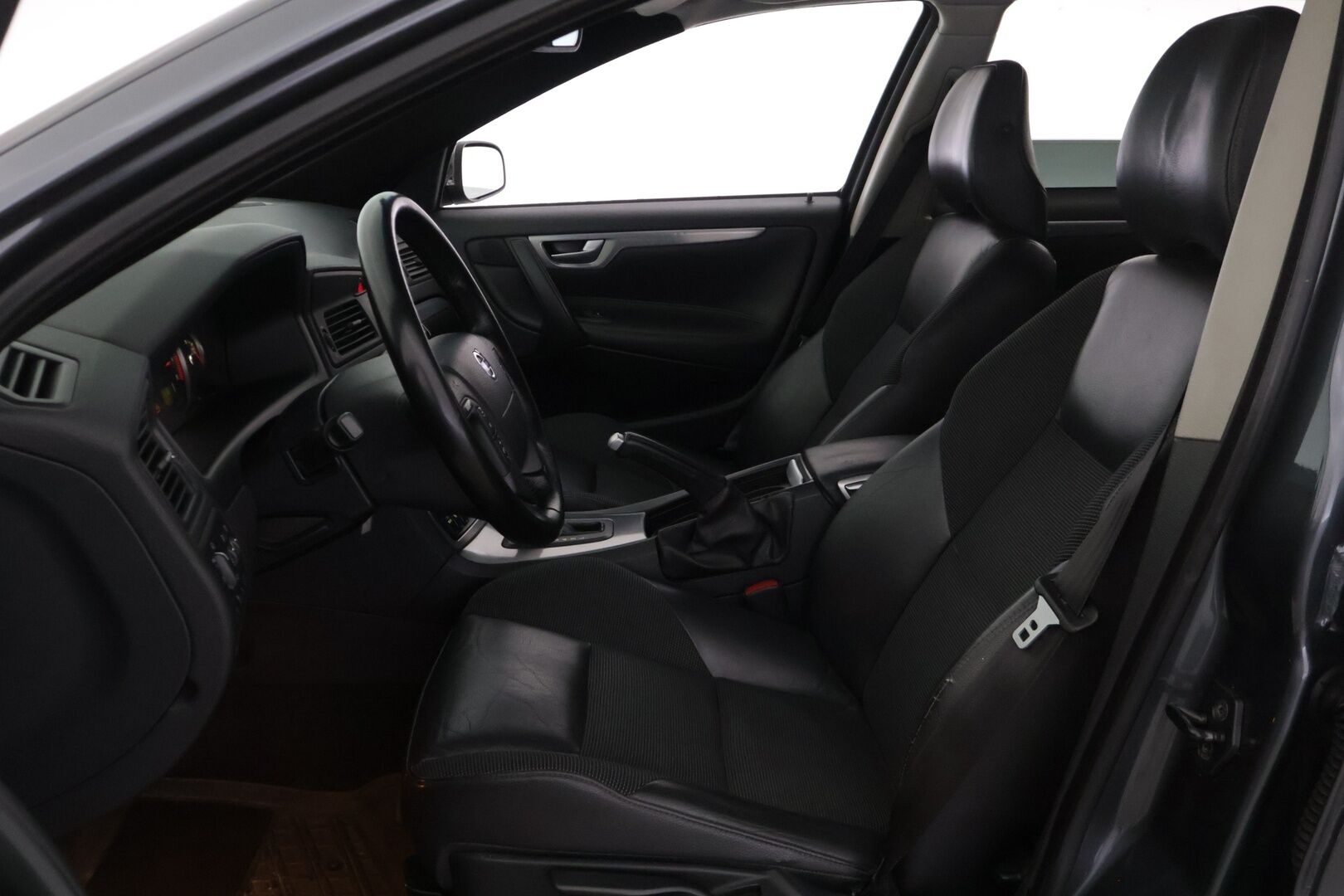 Volvo V70 2006 2.4 *YritysOutlet - Myydään vain yrityksille* - *YritysOutlet - Myydään vain yrityksille*