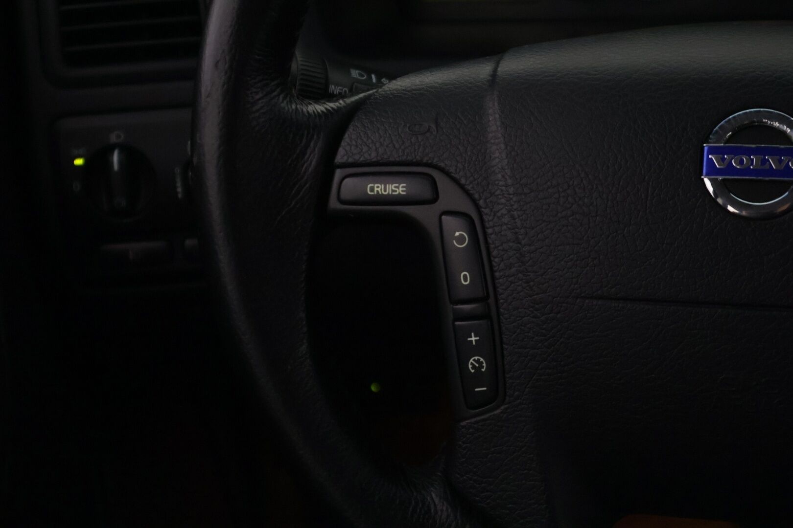 Volvo V70 2006 2.4 *YritysOutlet - Myydään vain yrityksille* - *YritysOutlet - Myydään vain yrityksille*