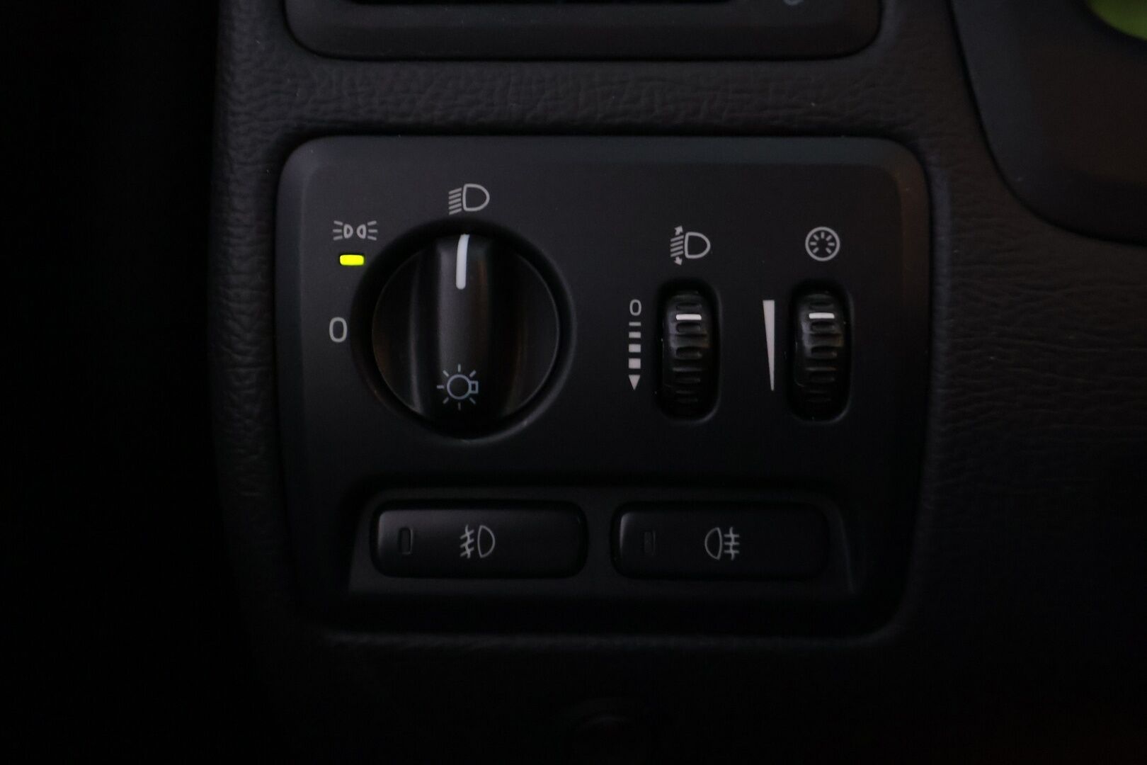 Volvo V70 2006 2.4 *YritysOutlet - Myydään vain yrityksille* - *YritysOutlet - Myydään vain yrityksille*