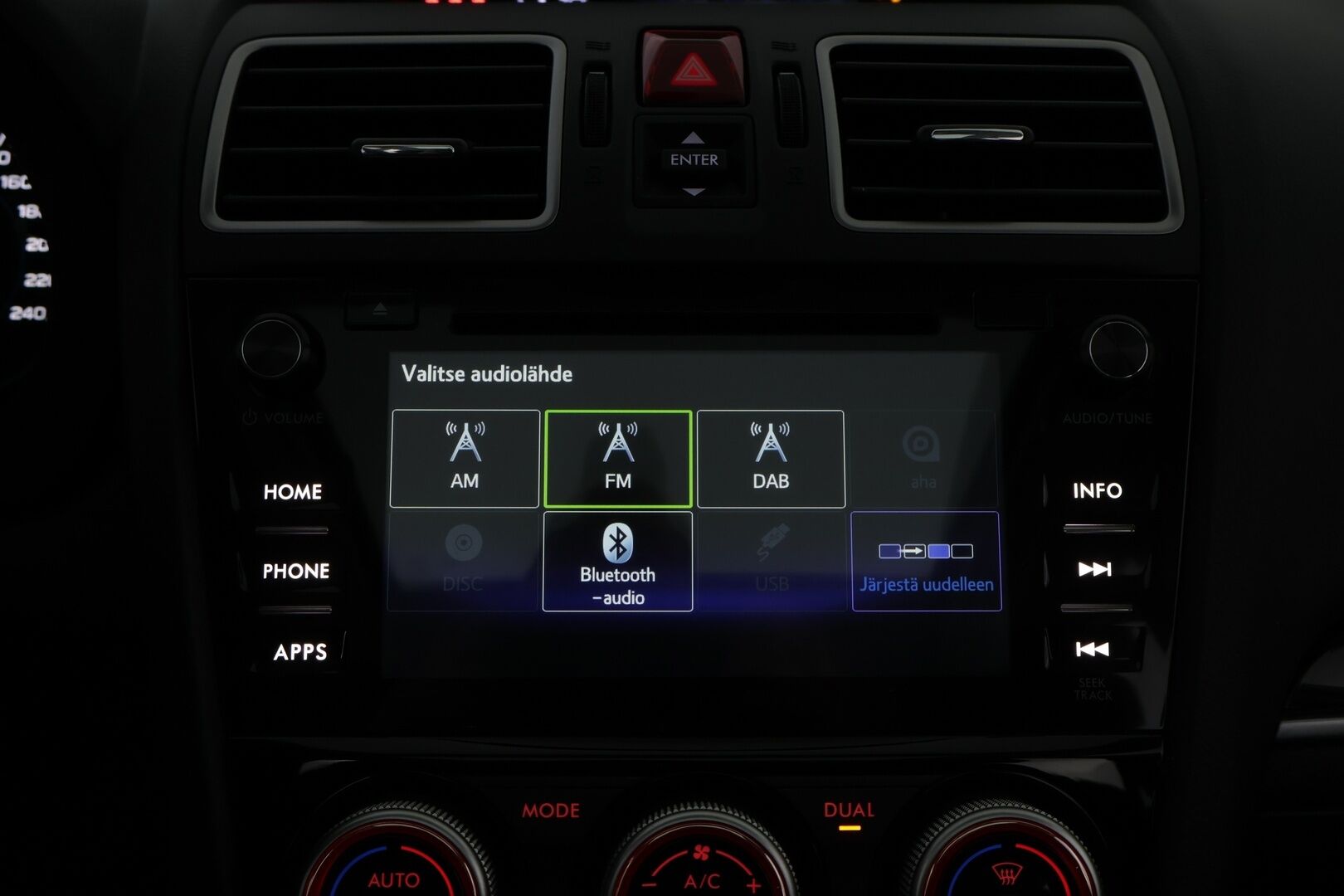 Subaru Forester 2018 2,0i XS Eyesight CVT Summer * Adapt.Vakkari / Peruutuskamera / Lohko & Sisäpistoke / Lasikattoluukku / Ratinlämmitys! - Suomiauto / Metalliväri / Harvinaiset kilometrit!