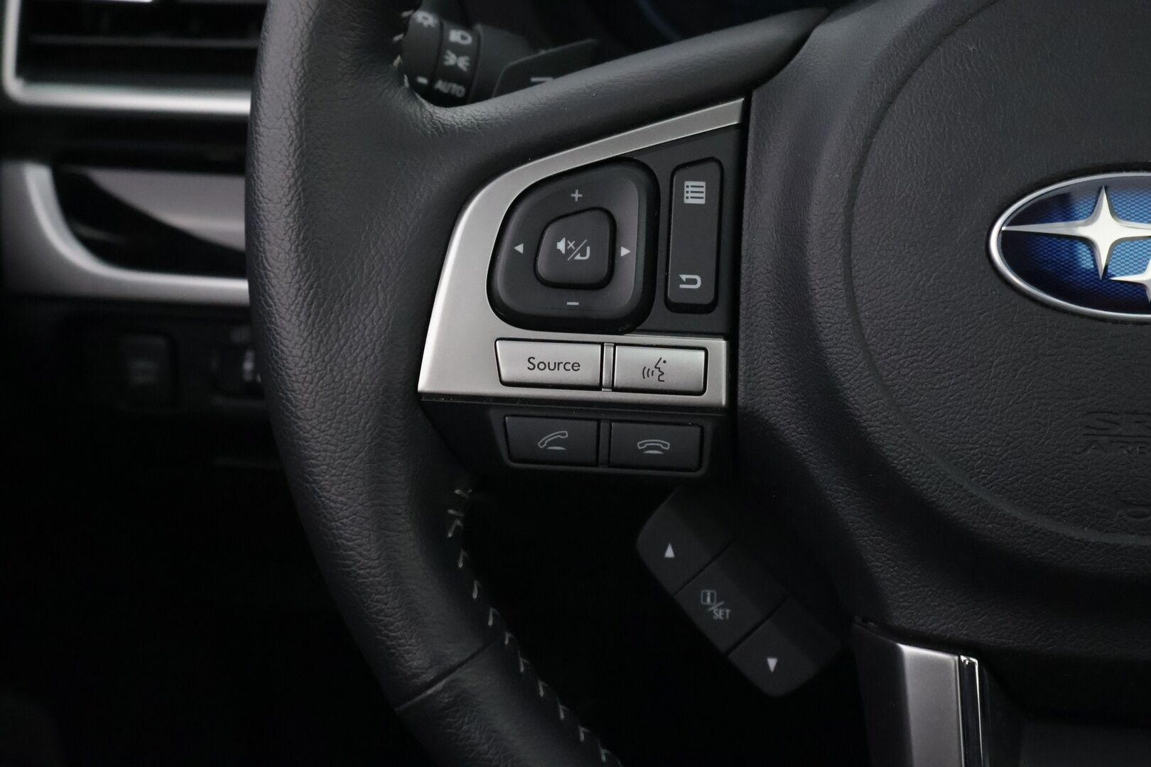 Subaru Forester 2018 2,0i XS Eyesight CVT Summer * Adapt.Vakkari / Peruutuskamera / Lohko & Sisäpistoke / Lasikattoluukku / Ratinlämmitys! - Suomiauto / Metalliväri / Harvinaiset kilometrit!