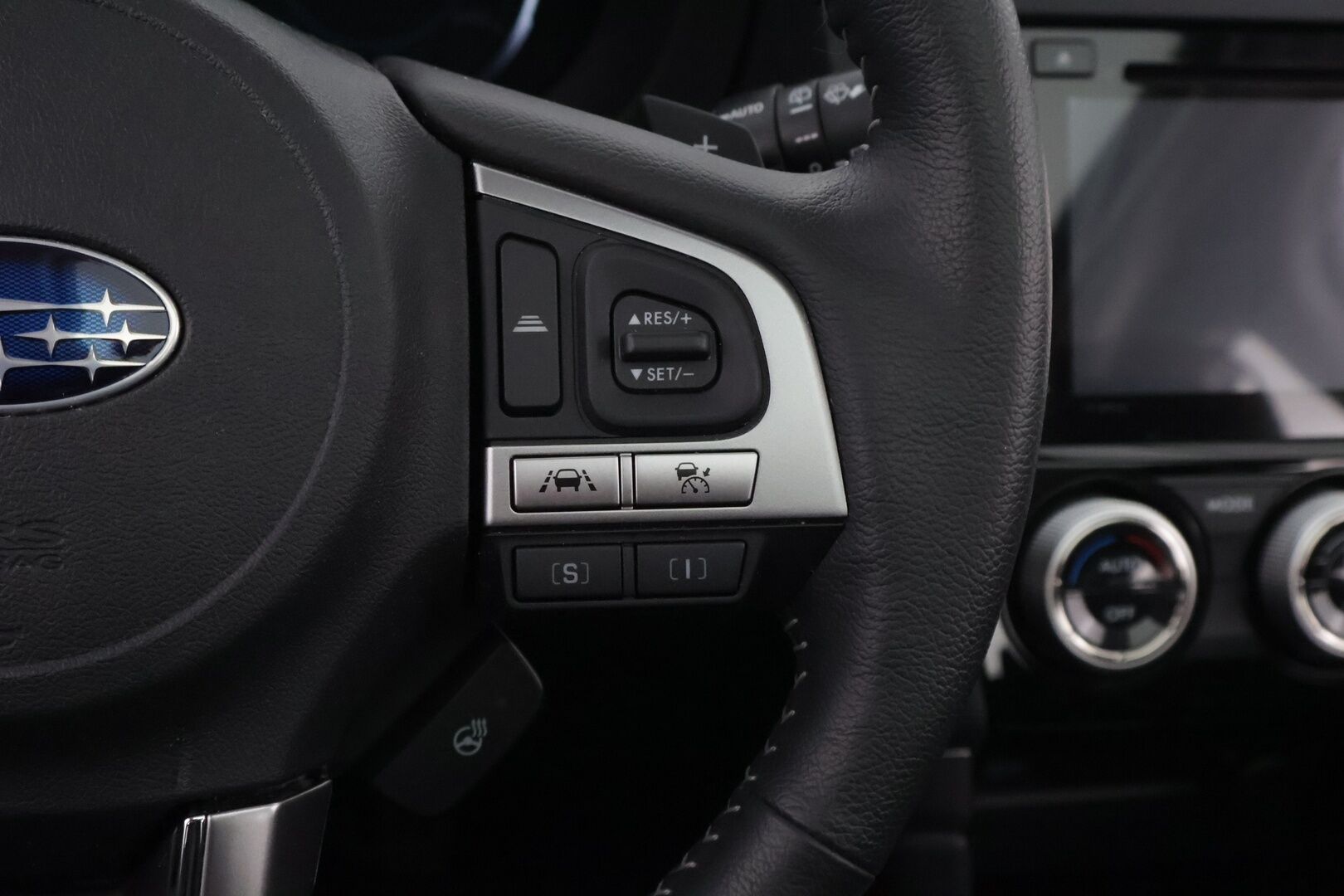 Subaru Forester 2018 2,0i XS Eyesight CVT Summer * Adapt.Vakkari / Peruutuskamera / Lohko & Sisäpistoke / Lasikattoluukku / Ratinlämmitys! - Suomiauto / Metalliväri / Harvinaiset kilometrit!