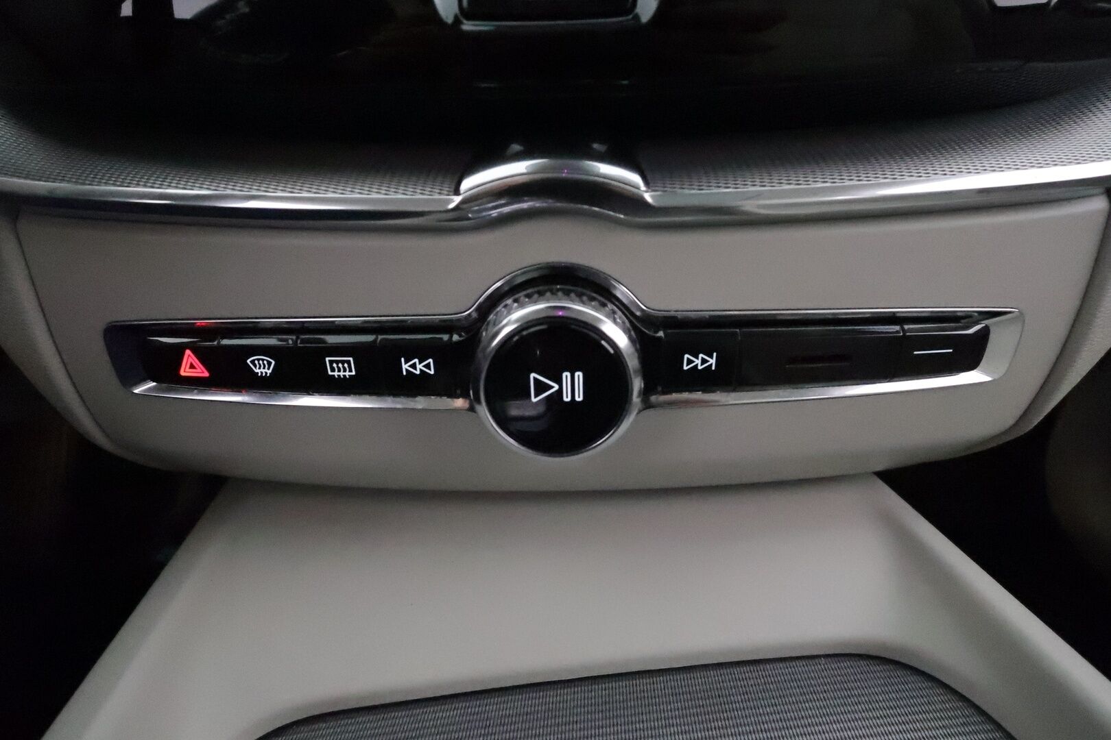Volvo XC60 2019 T8 AWD Inscription aut **Panorama / Ilma-alusta / Webasto / Koukku / ACC / Full-LED / P.kamera / Sportpenkki Muistilla** - Suomi-auto / 2x Latauskaapelit / Kahdet Renkaat / Merkkihuollettu! / **SUPER KAMOILLA**