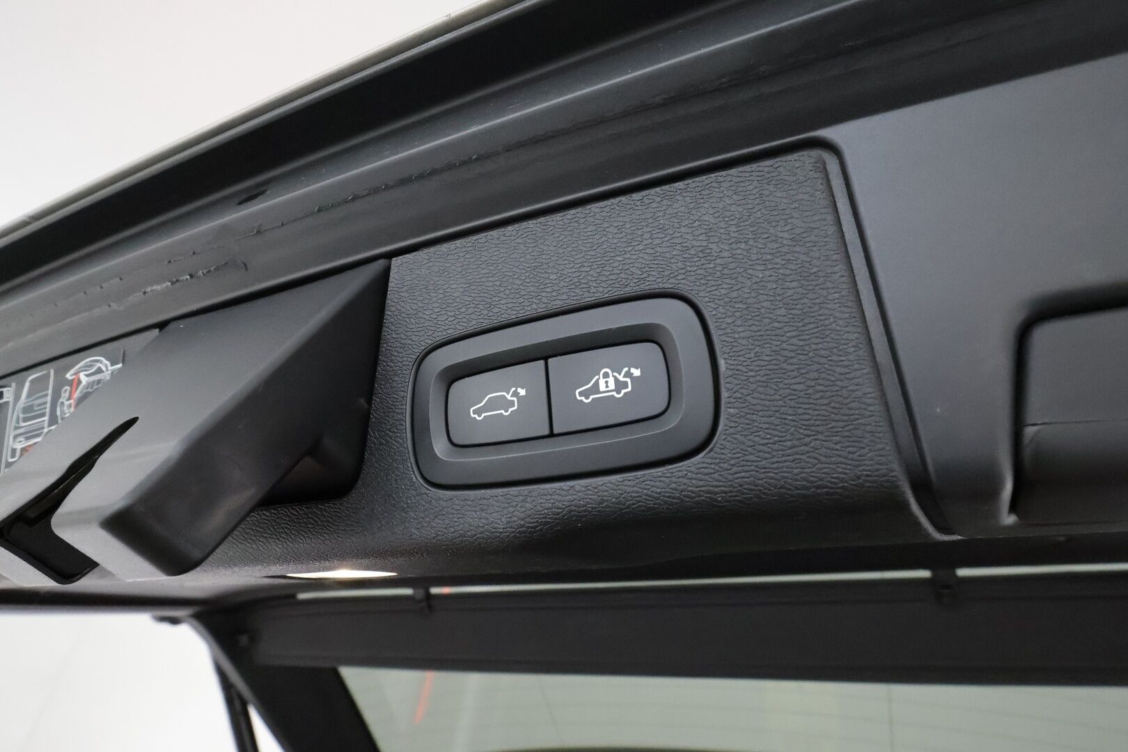 Volvo XC60 2019 T8 AWD Inscription aut **Panorama / Ilma-alusta / Webasto / Koukku / ACC / Full-LED / P.kamera / Sportpenkki Muistilla** - Suomi-auto / 2x Latauskaapelit / Kahdet Renkaat / Merkkihuollettu! / **SUPER KAMOILLA**