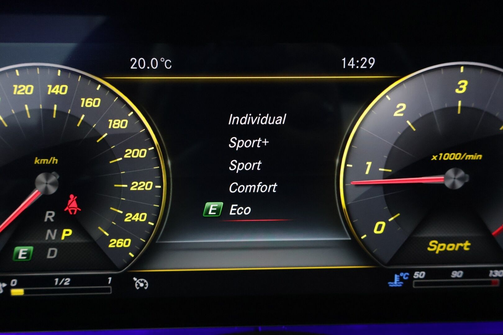 Mercedes-Benz E 2019 200 d AMG Line * Webasto / Widescreen / LED / 360 Kamera / Sähkökontti * - Juuri huollettu / Renkaat kunnossa / 1-Omisteinen / Suomi-auto *