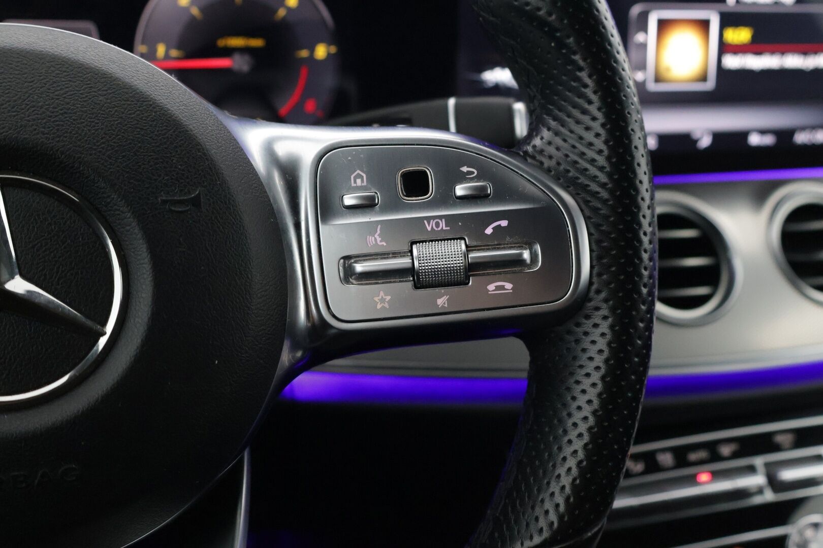 Mercedes-Benz E 2019 200 d AMG Line * Webasto / Widescreen / LED / 360 Kamera / Sähkökontti * - Juuri huollettu / Renkaat kunnossa / 1-Omisteinen / Suomi-auto *