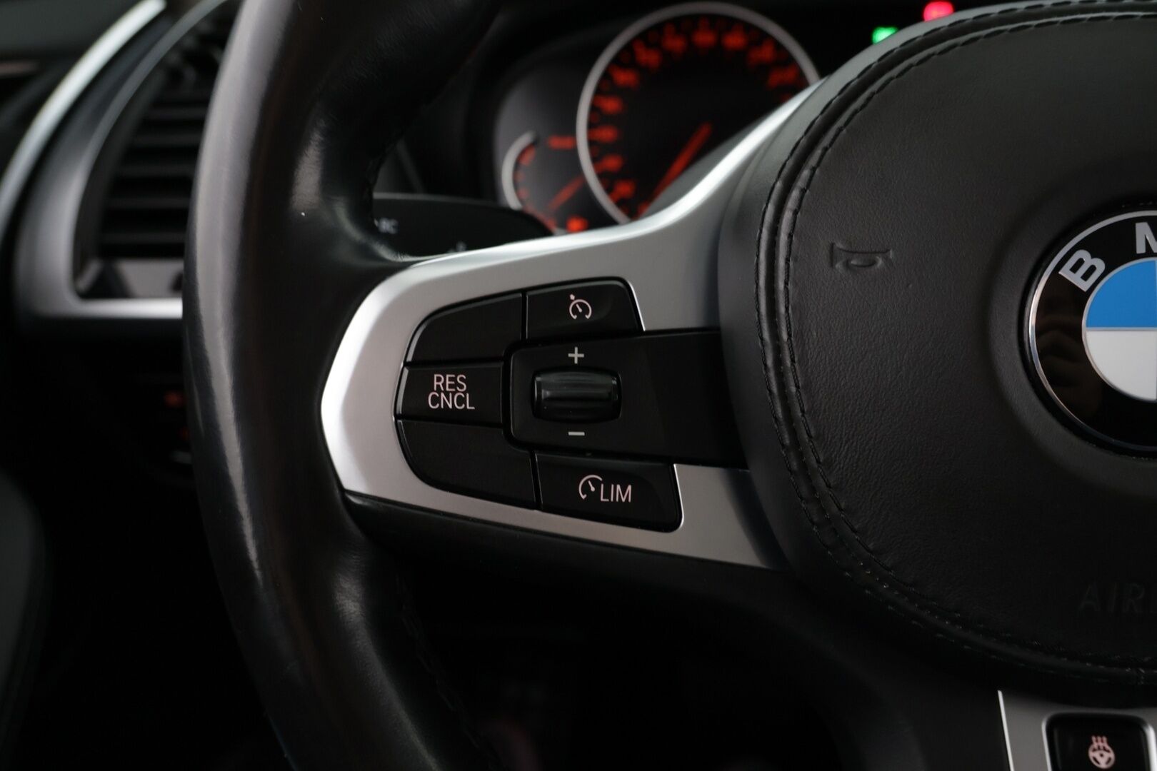 BMW X3 2018 G01 xDrive20d A Business xLine * Suomi-auto / M-Sport sisätilapaketti / Sporttipenkit / Lohkolämmitin * - Upea yksilö / Hyvin huollettu / Kahdet renkaat / Diesel / Harvinainen metalliväri