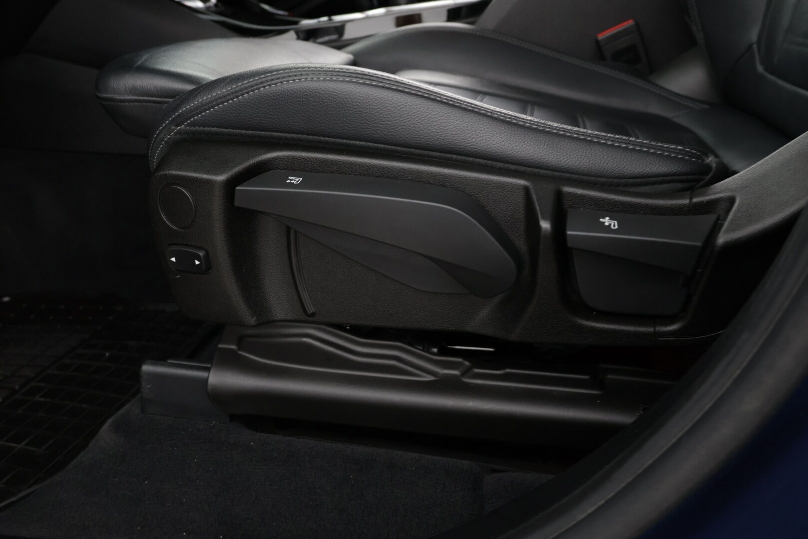 BMW X3 2018 G01 xDrive20d A Business xLine - Suomi-auto / M-Sport sisätilapaketti / Sporttipenkit / Lohkolämmitin / Upea yksilö / Hyvin huollettu / Kahdet renkaat / Harvinainen metalliväri