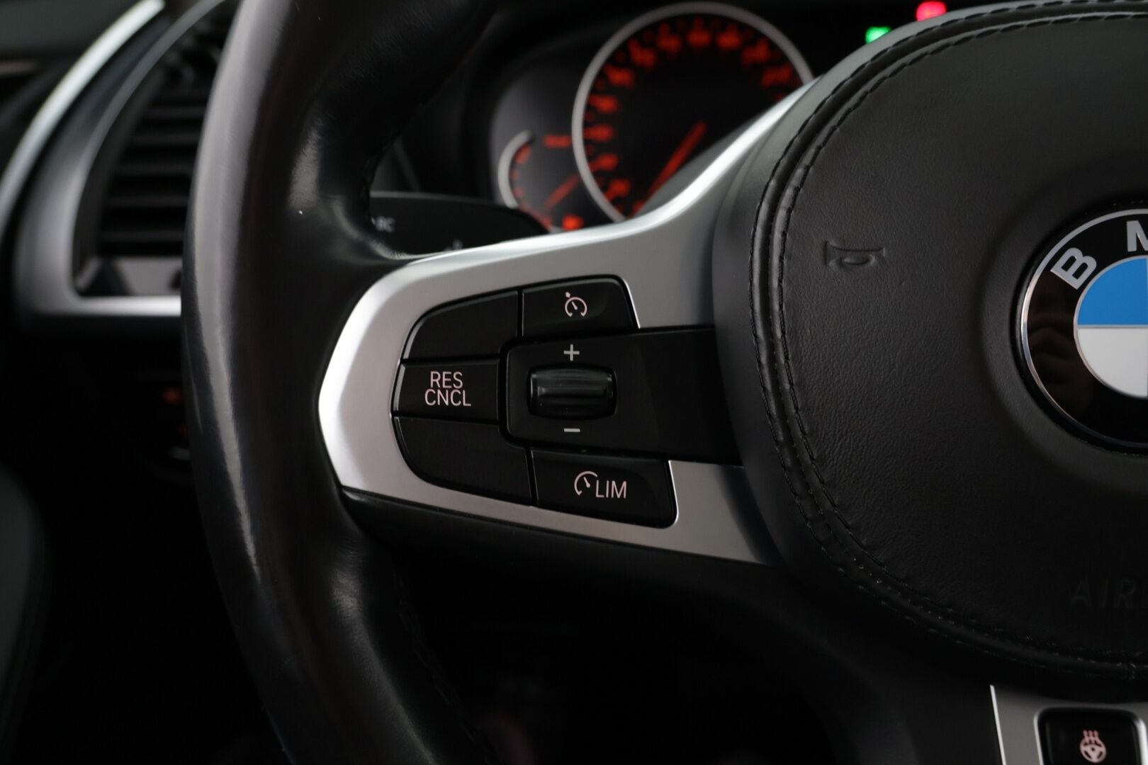 BMW X3 2018 G01 xDrive20d A Business xLine *Suomi-auto / M-Sport sisätilapaketti / Sporttipenkit / Lohkolämmitin!* - Upea yksilö / Hyvin huollettu / Kahdet renkaat / Diesel / Harvinainen metalliväri