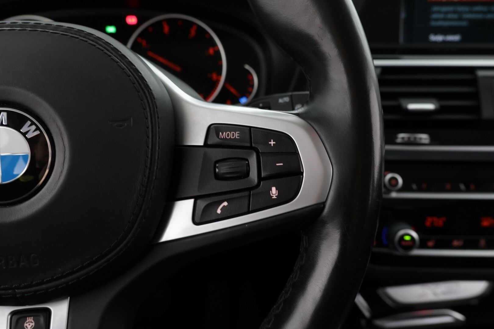 BMW X3 2018 G01 xDrive20d A Business xLine * Suomi-auto / M-Sport sisätilapaketti / Sporttipenkit / Lohkolämmitin * - Upea yksilö / Hyvin huollettu / Kahdet renkaat / Diesel / Harvinainen metalliväri - HULLUT AVAJAISHULINAT KORKOTARJOUS 3,29 %