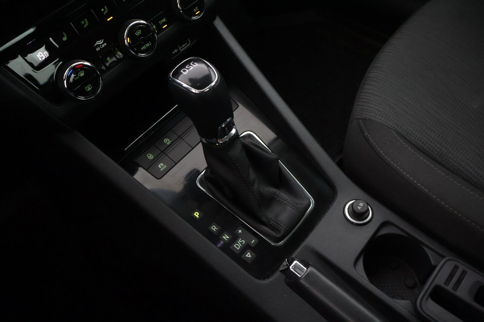Skoda Octavia 2018 1,5 TSI Style DSG Autom. * Adapt. Vakkari / Keyless Go / Apple&Android / Webasto / Lämmitettävä tuulilasi / Lohko * - * 2om. Suomi Auto / Jakohihna- ja öljyt vaihdettu 9/2025! / Uudet kesärenkaat *