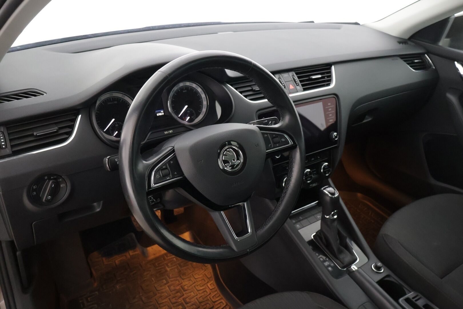 Skoda Octavia 2018 1,5 TSI Style DSG Autom. * Adapt. Vakkari / Keyless Go / Apple&Android / Webasto / Lämmitettävä tuulilasi / Lohko * - * Juuri huollettu hyvällä pidolla ollut siisti yksilö! Uudet kesärenkaat *