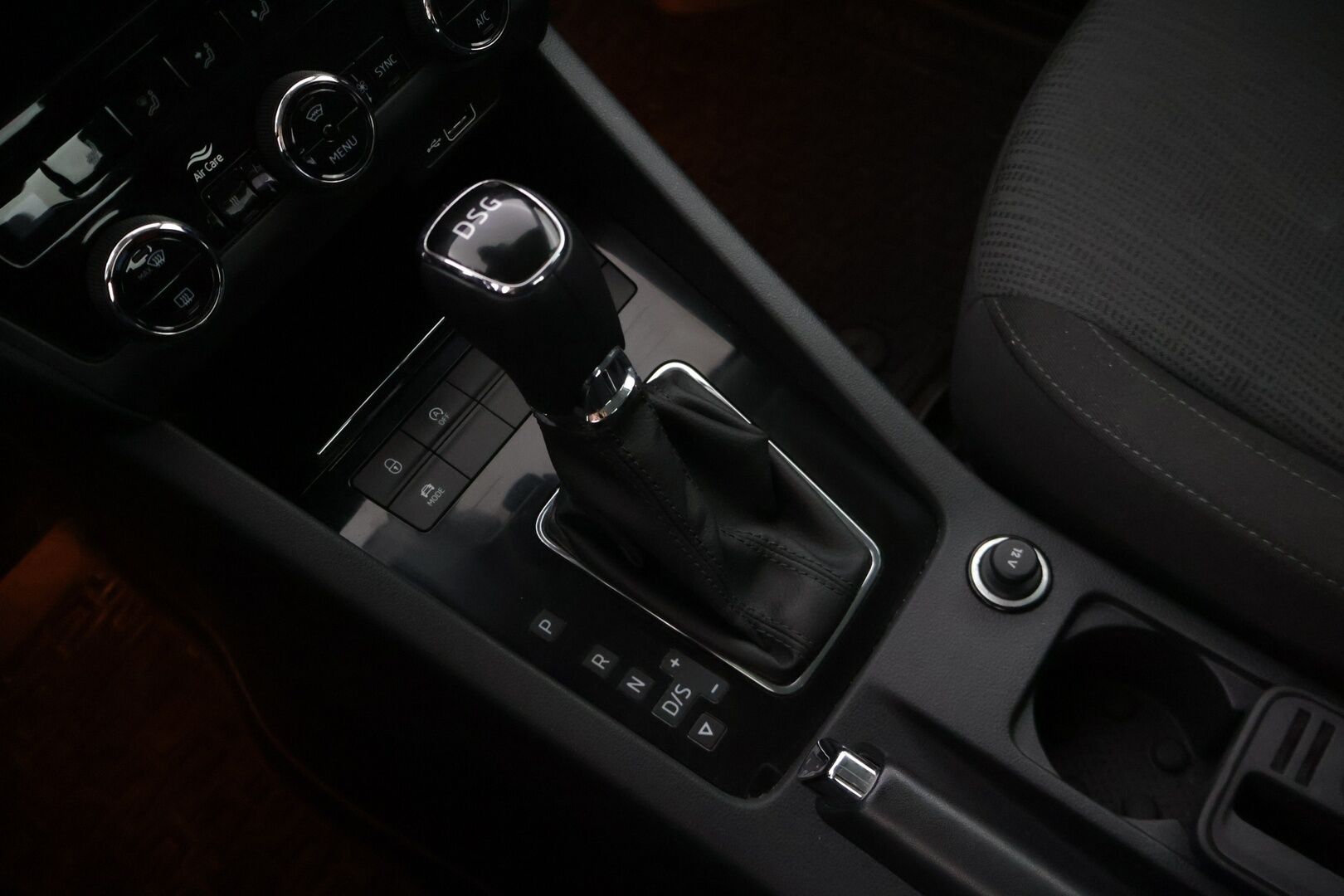 Skoda Octavia 2018 1,5 TSI Style DSG Autom. * Adapt. Vakkari / Keyless Go / Apple&Android / Webasto / Lämmitettävä tuulilasi / Lohko * - * Juuri huollettu hyvällä pidolla ollut siisti yksilö! Uudet kesärenkaat *