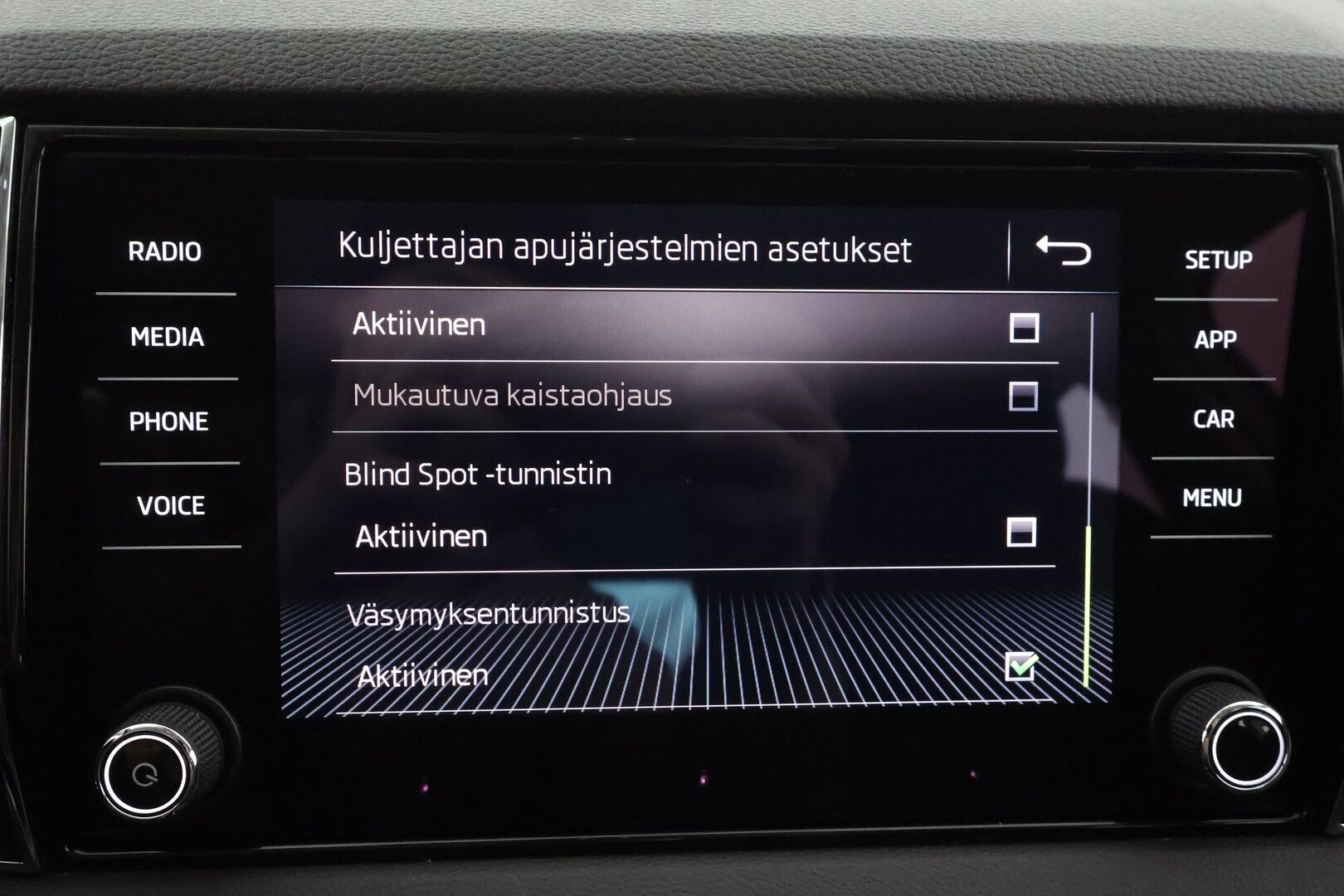 Skoda Karoq 2018 1,5 TSI Style DSG * ACC / Webasto / Koukku / Muistipenkki / P.Kamera / LED / Apple&Android * - 1.Om Suomi-auto / Kahdet Renkaat / Merkkihuollettu - HULLUT AVAJAISHULINAT KORKOTARJOUS 3,29 %