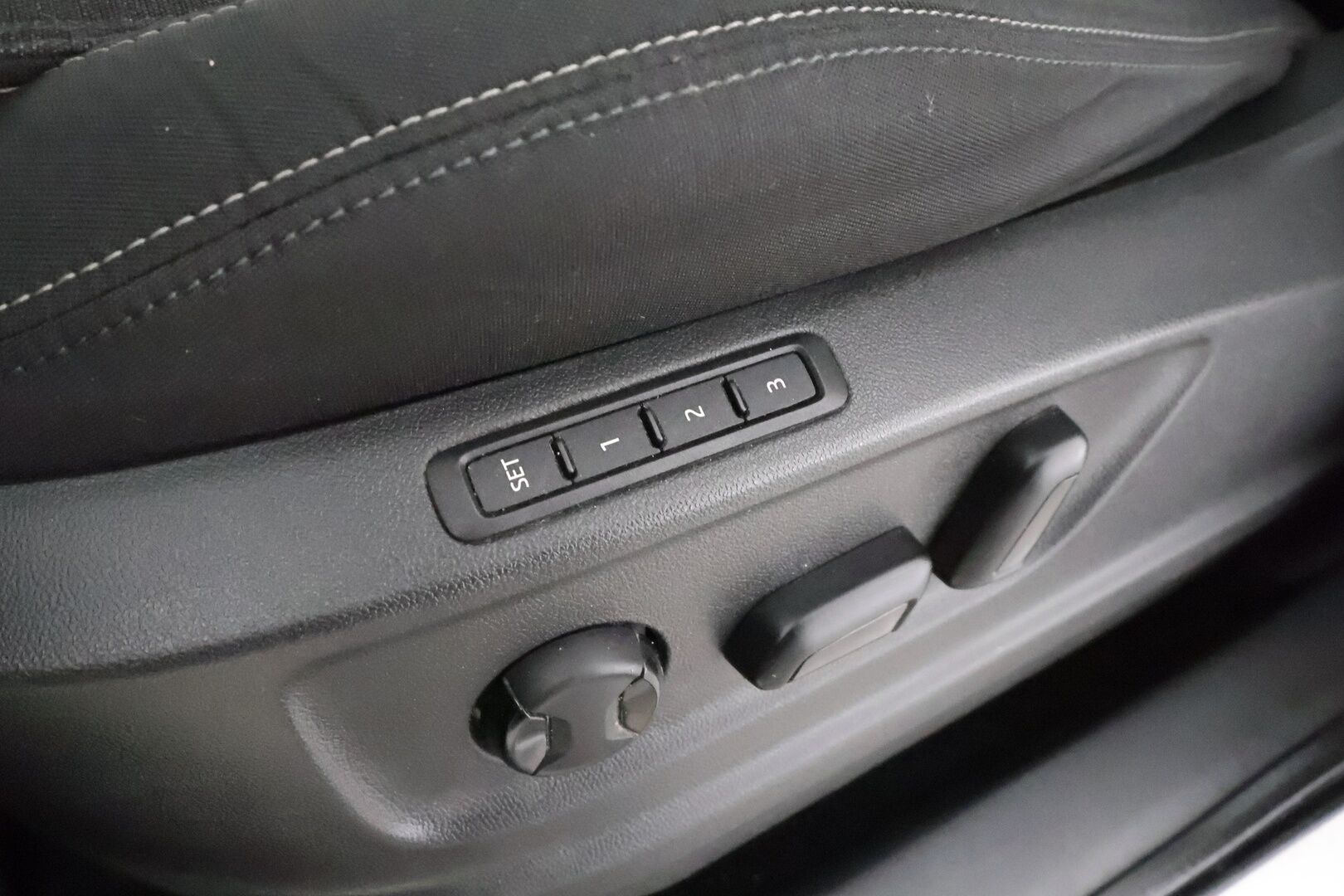 Skoda Karoq 2018 1,5 TSI Style DSG - 1.Om Suomi-auto | Kahdet Renkaat | Merkkihuollettu