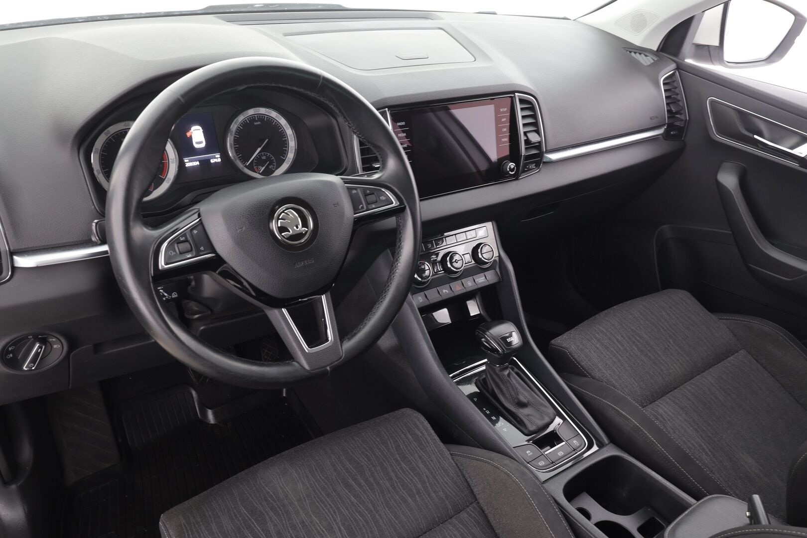 Skoda Karoq 2018 1,5 TSI Style DSG * ACC / Webasto / Koukku / Muistipenkki / P.Kamera / LED / Apple&Android * - 1.Om Suomi-auto / Kahdet Renkaat / Merkkihuollettu - HULLUT AVAJAISHULINAT KORKOTARJOUS 3,29 %