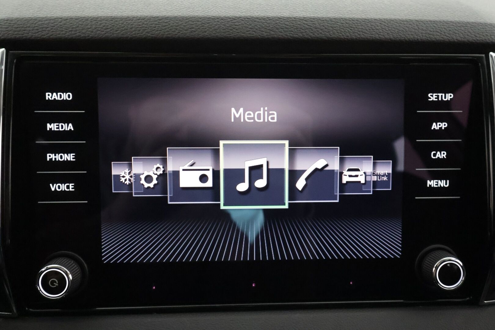 Skoda Karoq 2018 1,5 TSI Style DSG * ACC / Webasto / Koukku / Muistipenkki / P.Kamera / LED / Apple&Android * - 1.Om Suomi-auto / Kahdet Renkaat / Merkkihuollettu