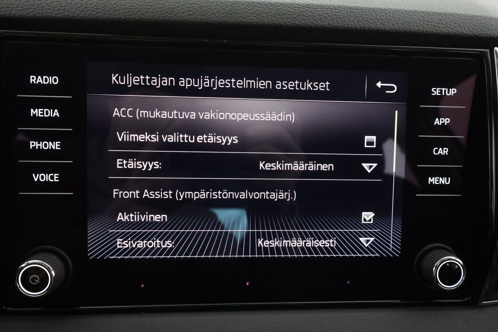 Skoda Karoq 2018 1,5 TSI Style DSG * ACC / Webasto / Koukku / Muistipenkki / P.Kamera / LED / Apple&Android * - 1.Om Suomi-auto / Kahdet Renkaat / Merkkihuollettu - HULLUT AVAJAISHULINAT KORKOTARJOUS 3,29 %