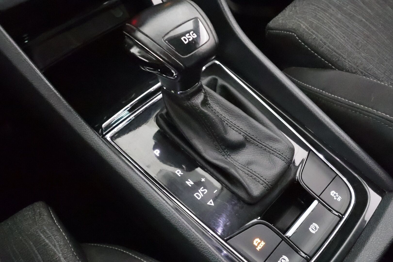 Skoda Karoq 2018 1,5 TSI Style DSG - 1.Om Suomi-auto | Kahdet Renkaat | Merkkihuollettu